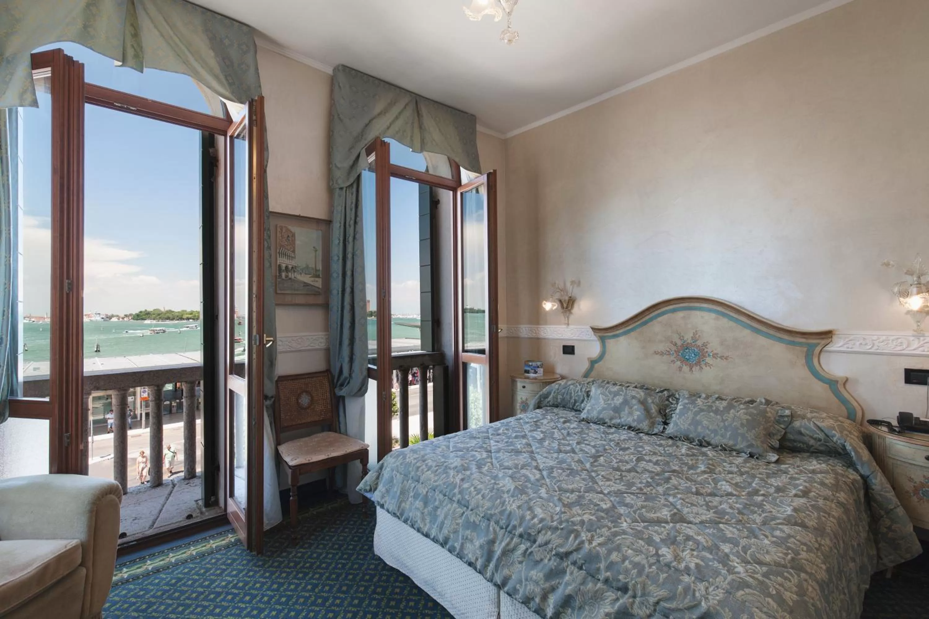 Photo of the whole room, Bed in Hotel Riviera Venezia Lido