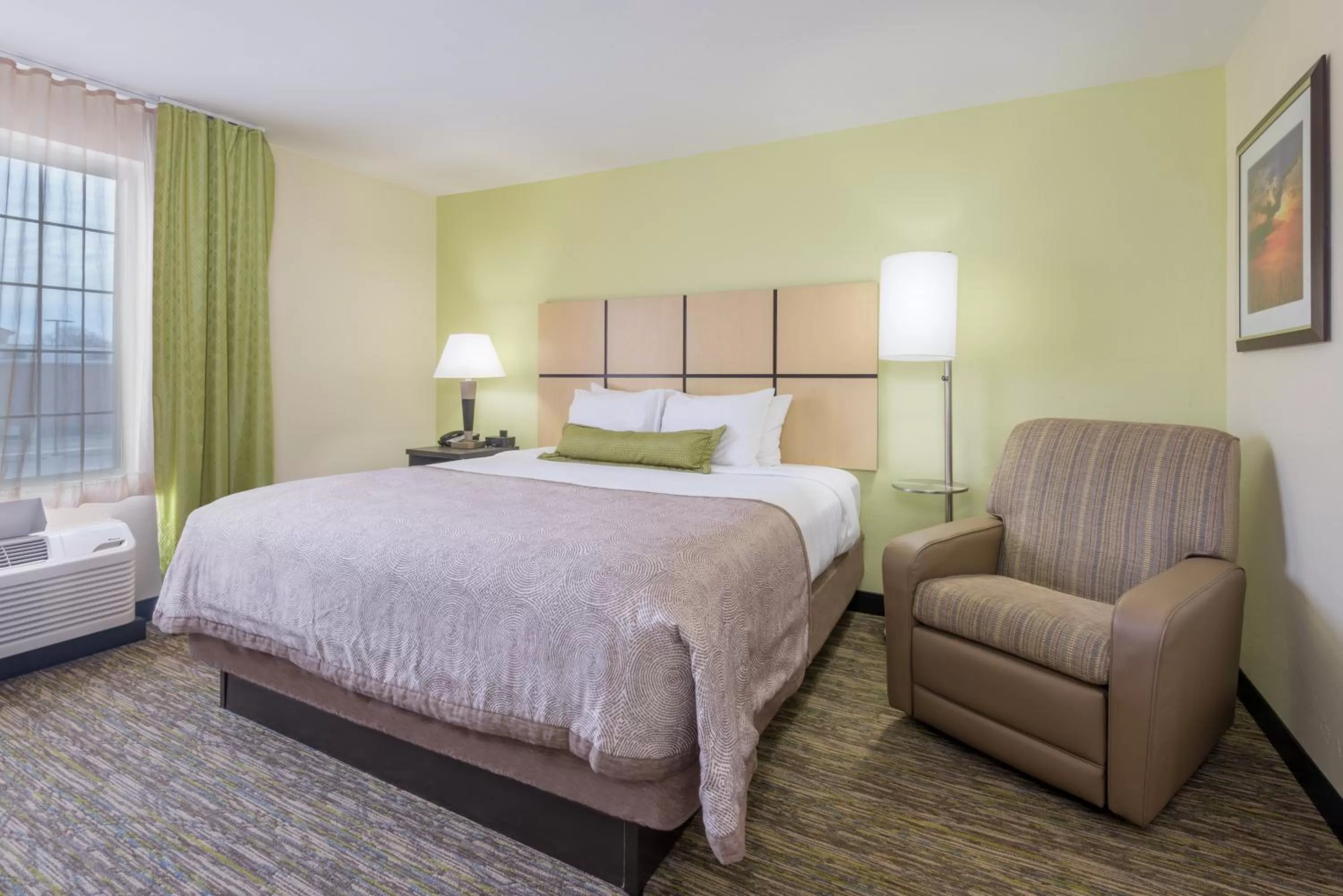 Photo of the whole room, Bed in Candlewood Suites Del City by IHG
