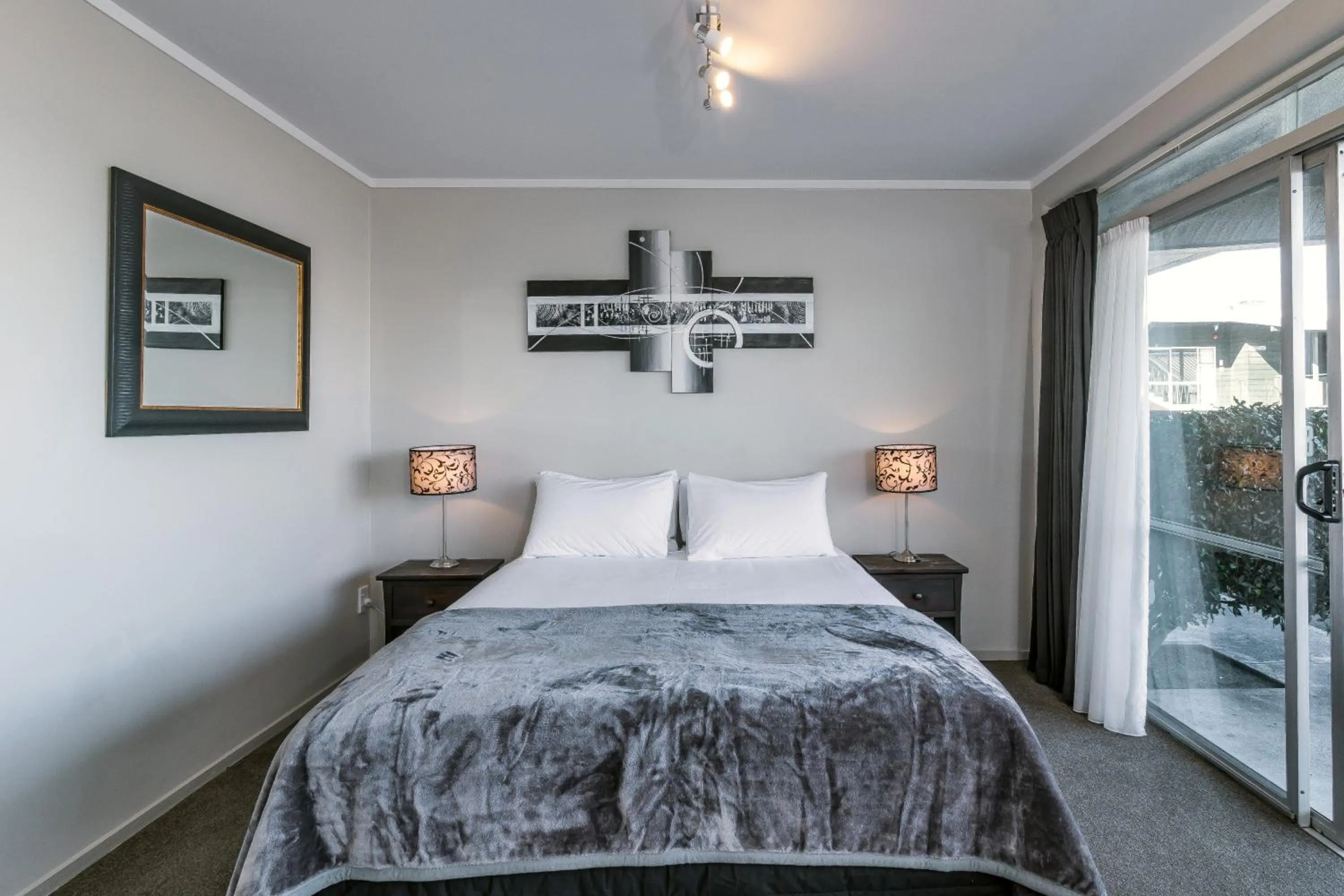 Bed in Twin Peaks Lakeside Inn