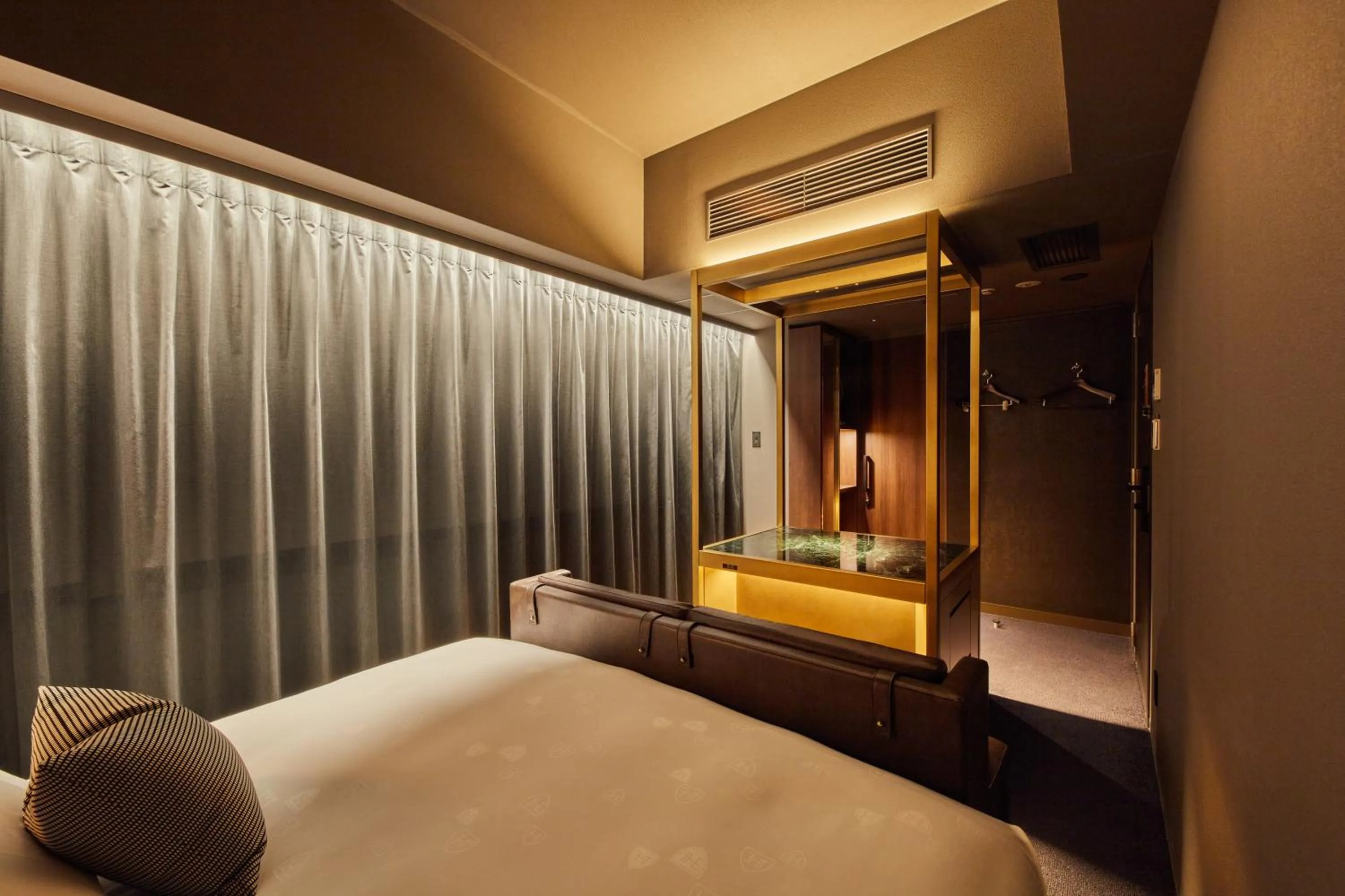 Bed in The Royal Park Canvas - Ginza 8