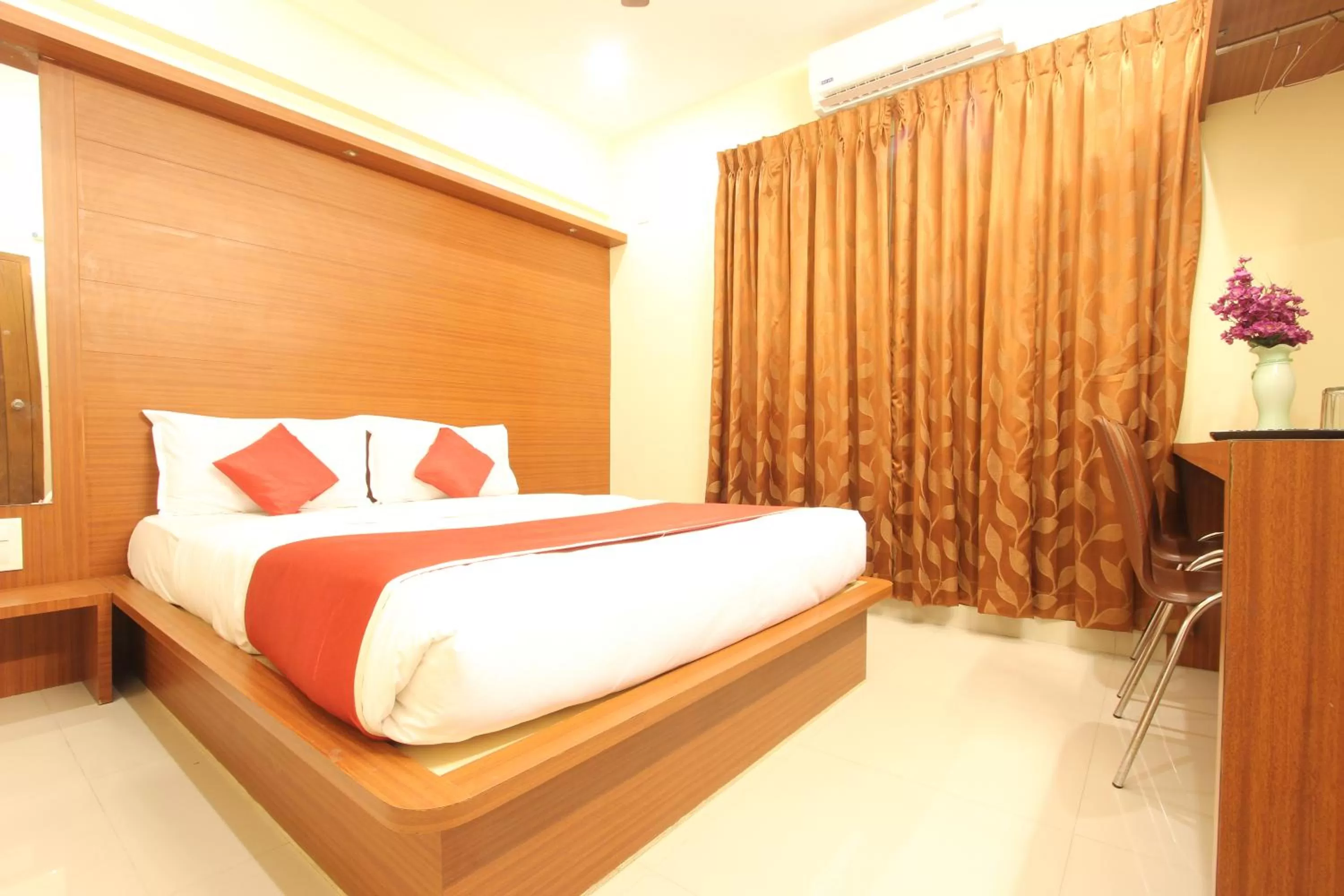 Photo of the whole room, Bed in The Grand Inn Mysore