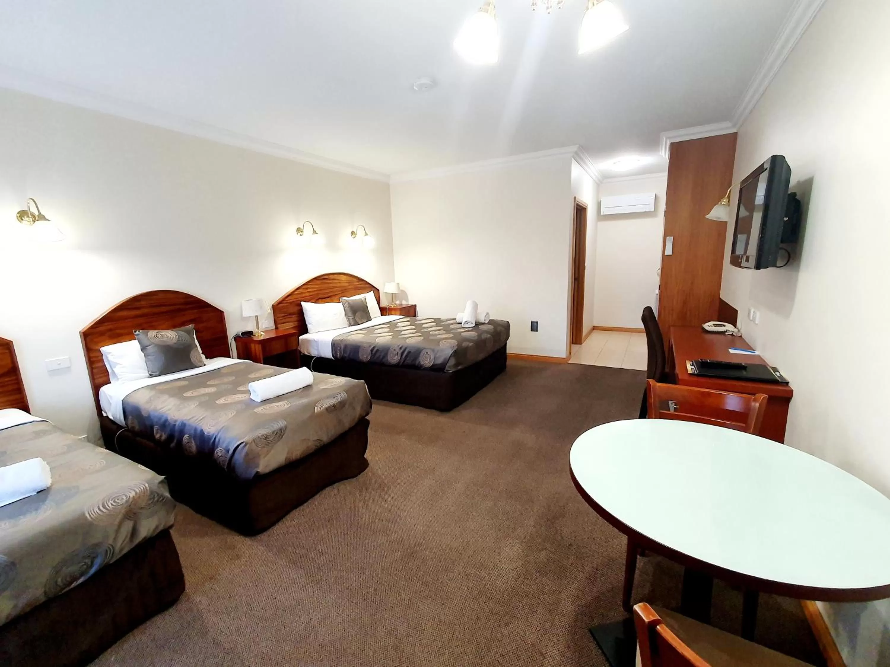 Photo of the whole room, Bed in Golden Grain Motor Inn