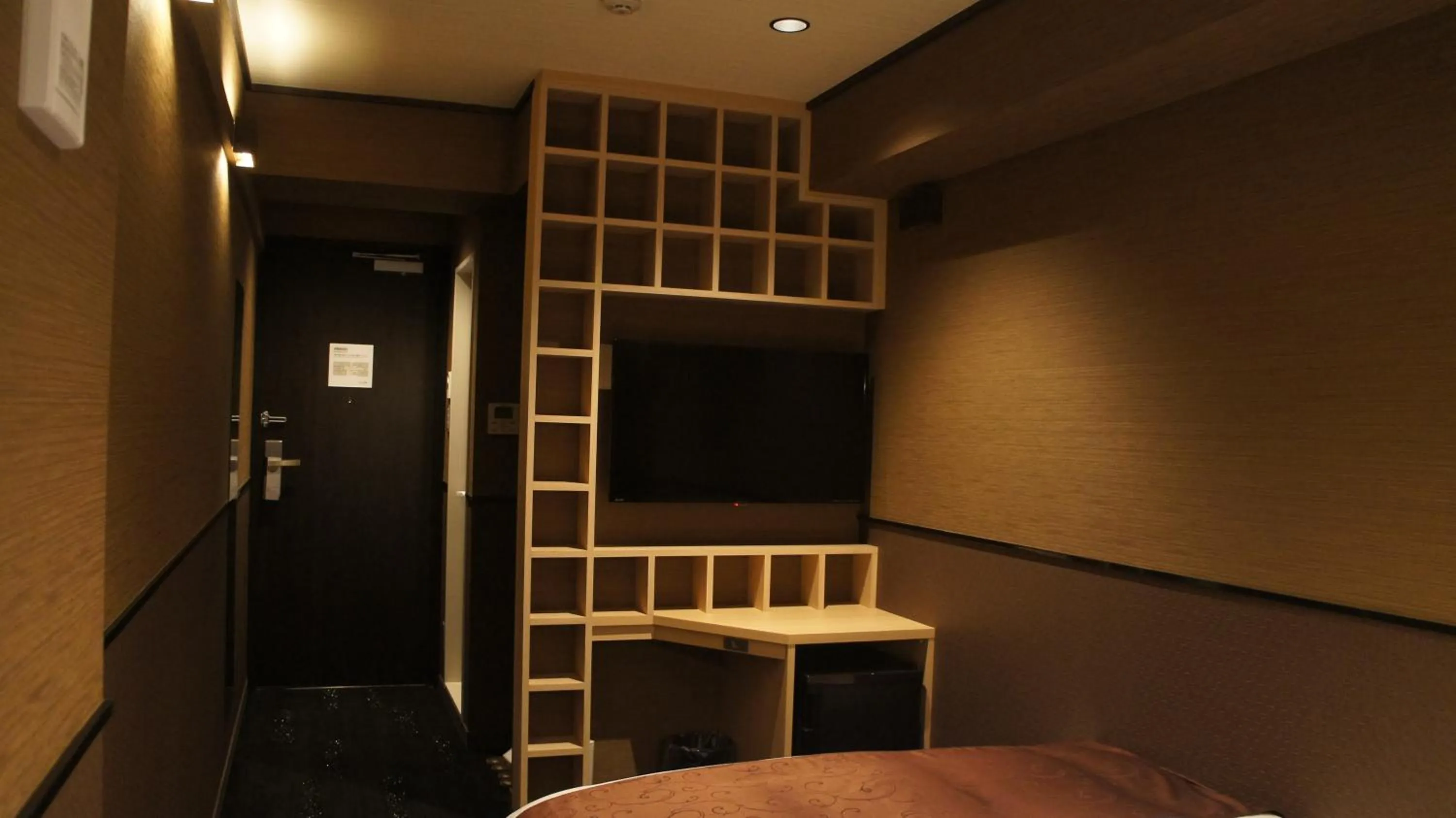 Photo of the whole room in Hotel SUI Ginza Kyobashi by ABEST