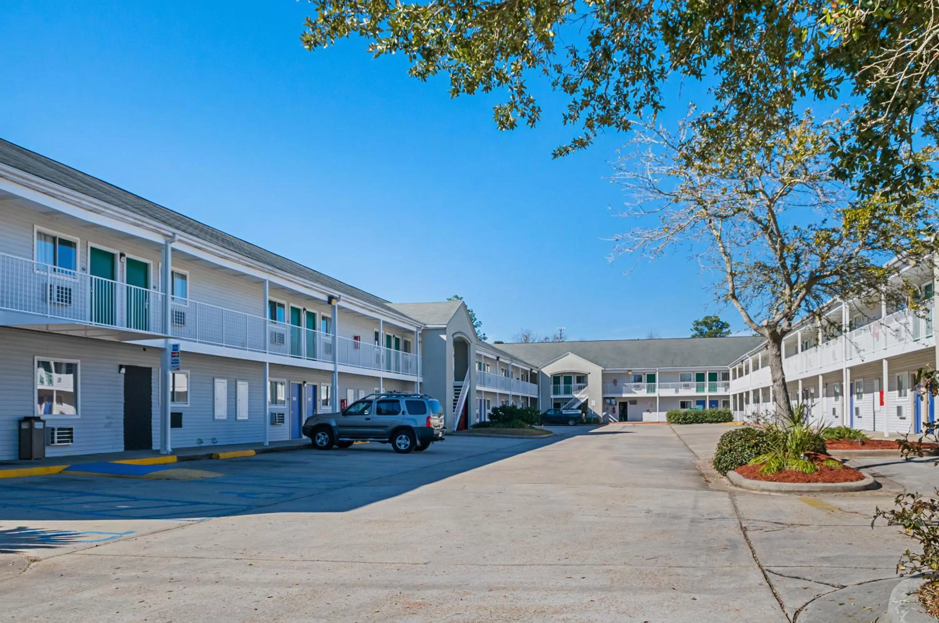 Property building in Motel 6-Bay Saint Louis, MS