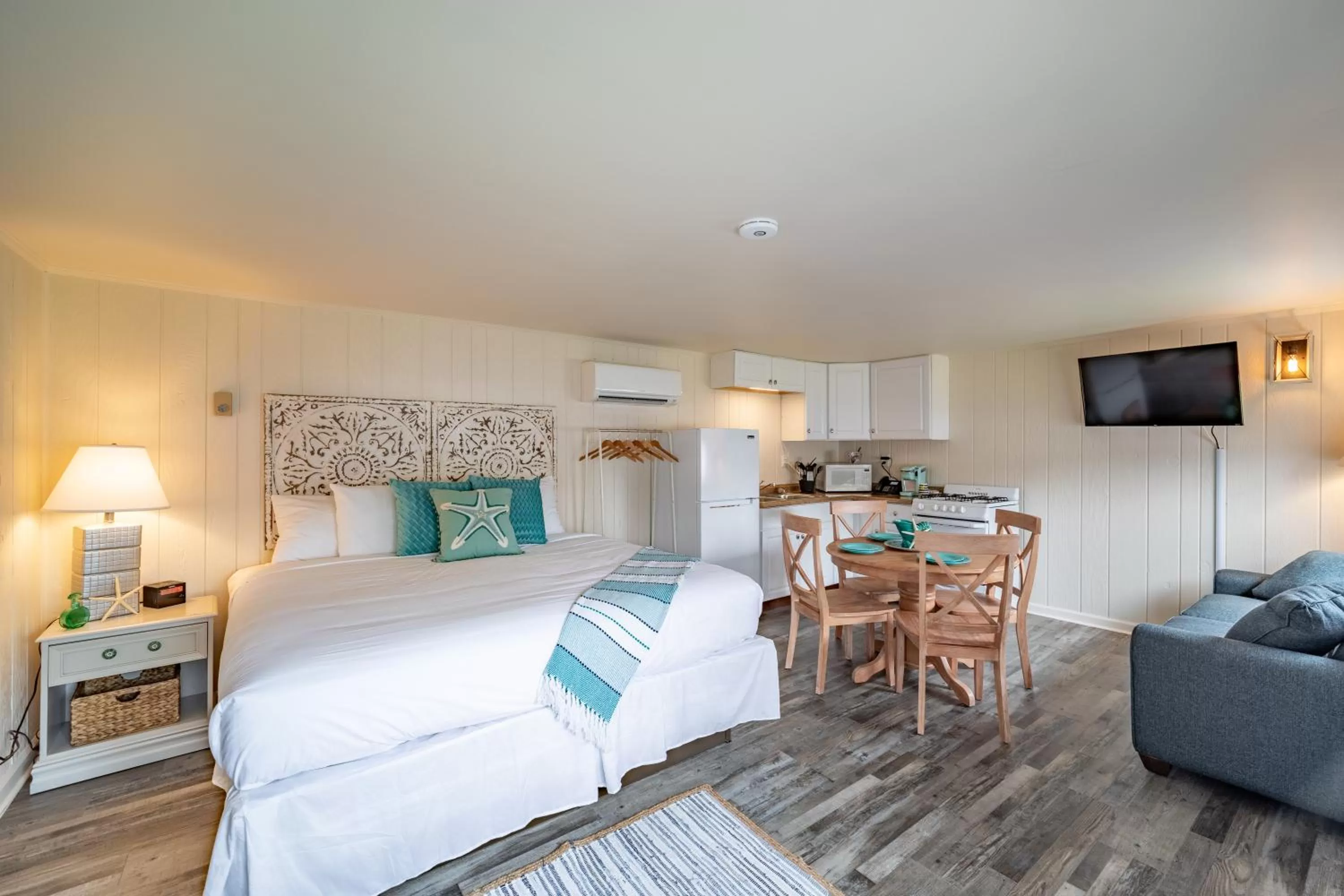 Bed in Ocean Glass Inn