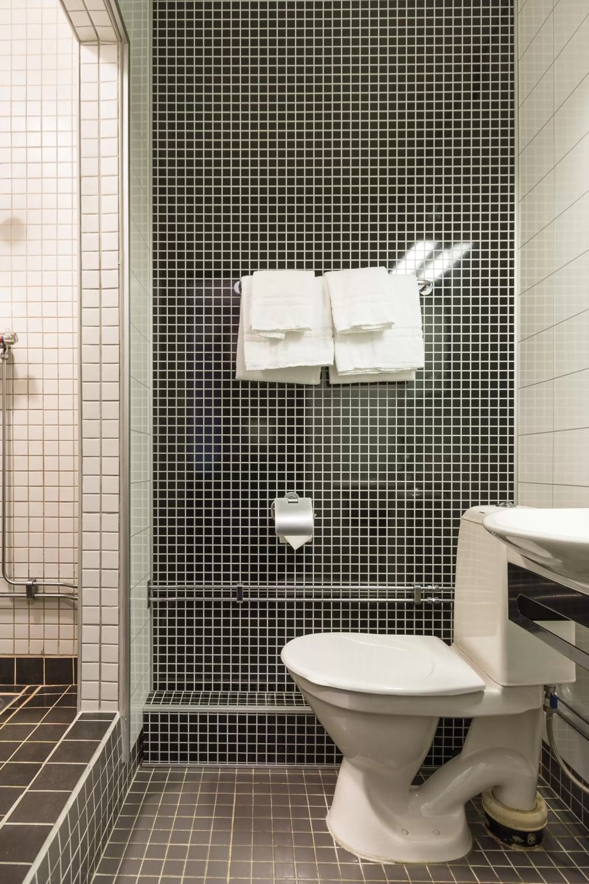 Bathroom in Hotell Östersund