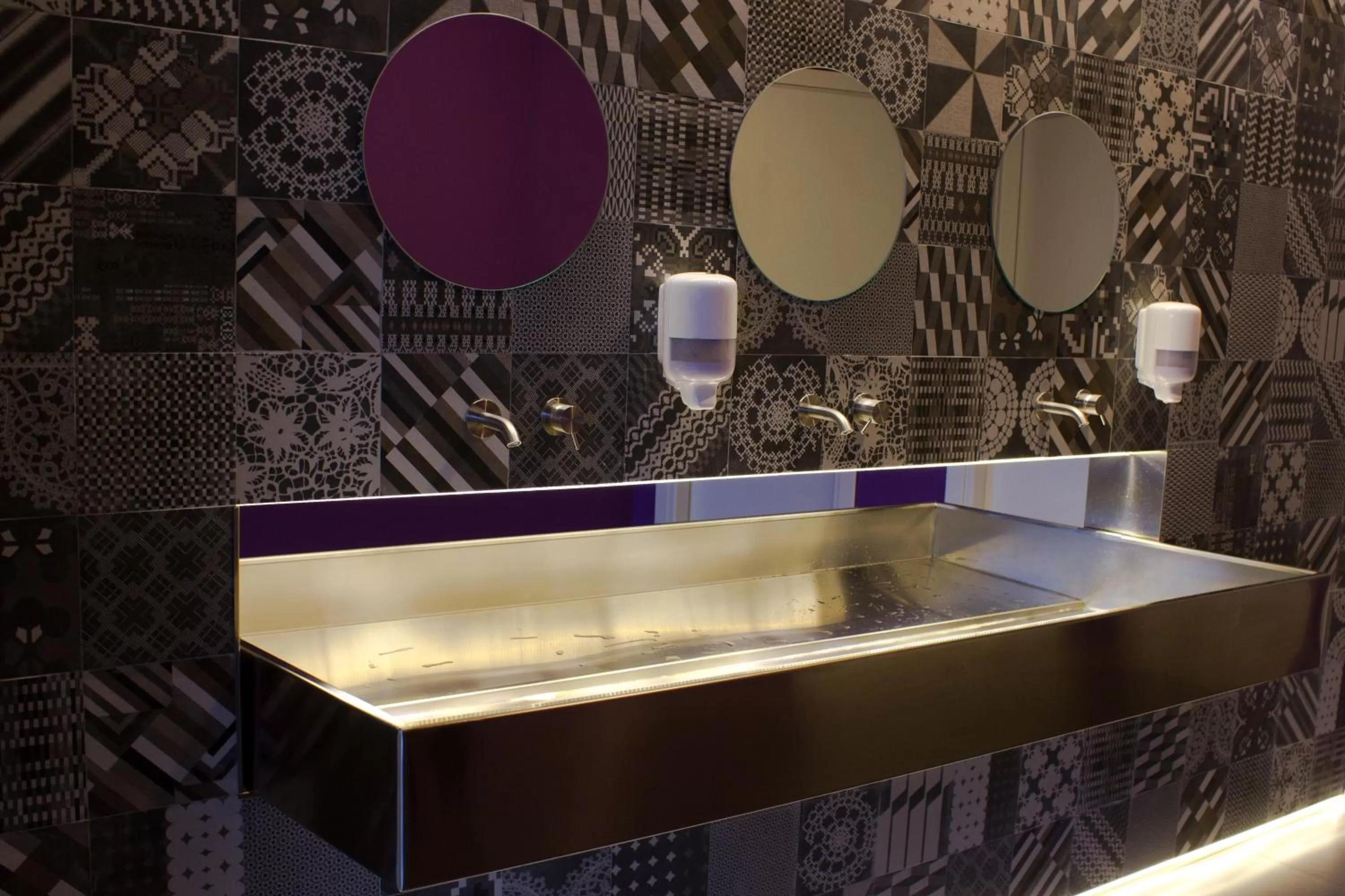 Bathroom in President Hotel Palermo