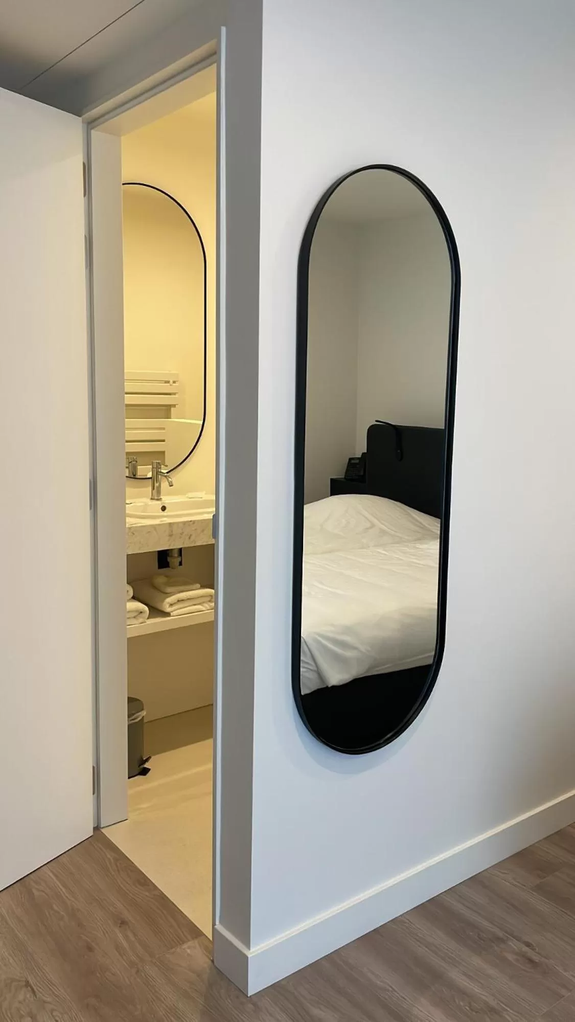 Bathroom, Bed in Hotel Bell-X Kortrijk-Wevelgem
