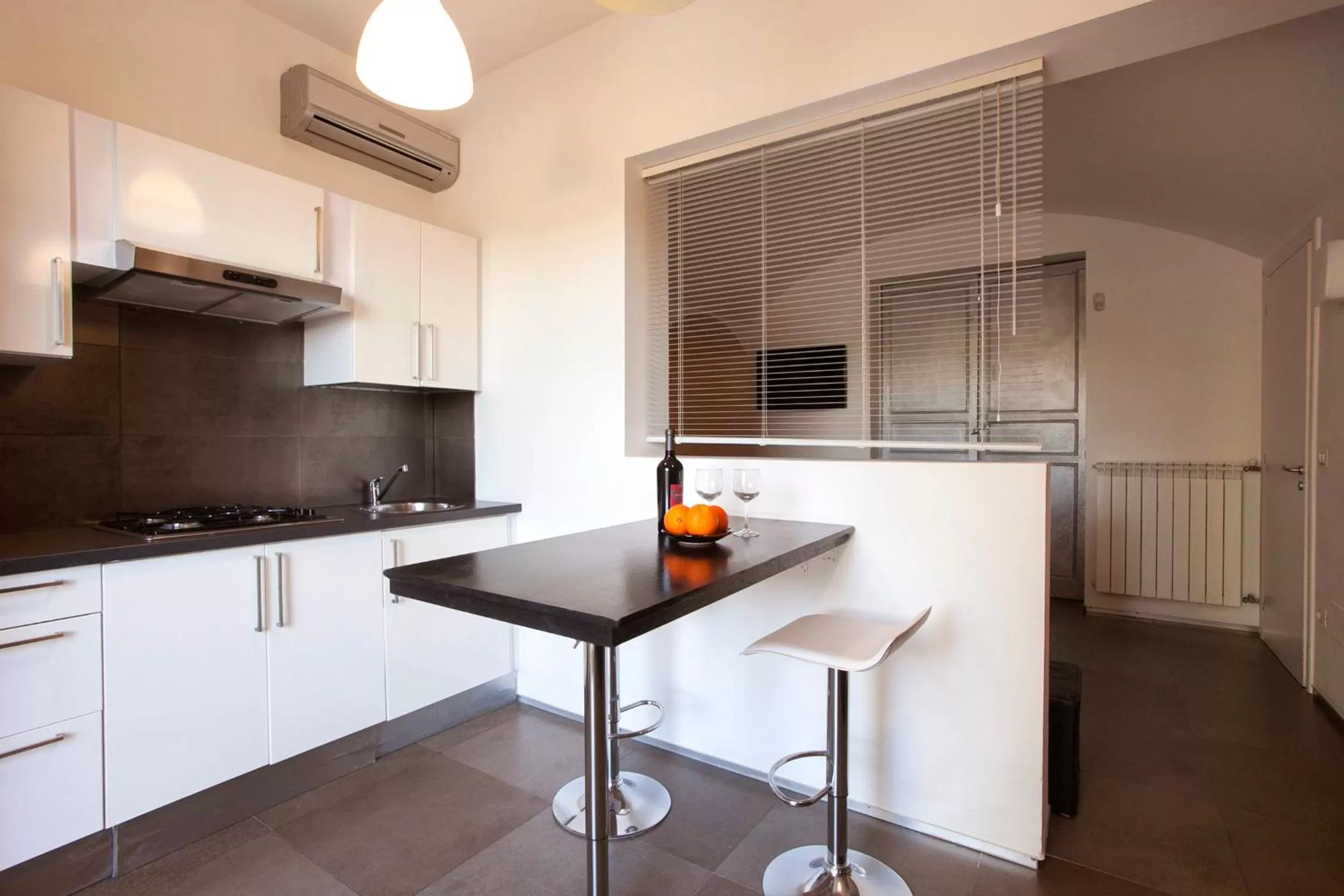 Kitchen or kitchenette in Villino Erminia - Seaside Art b&b