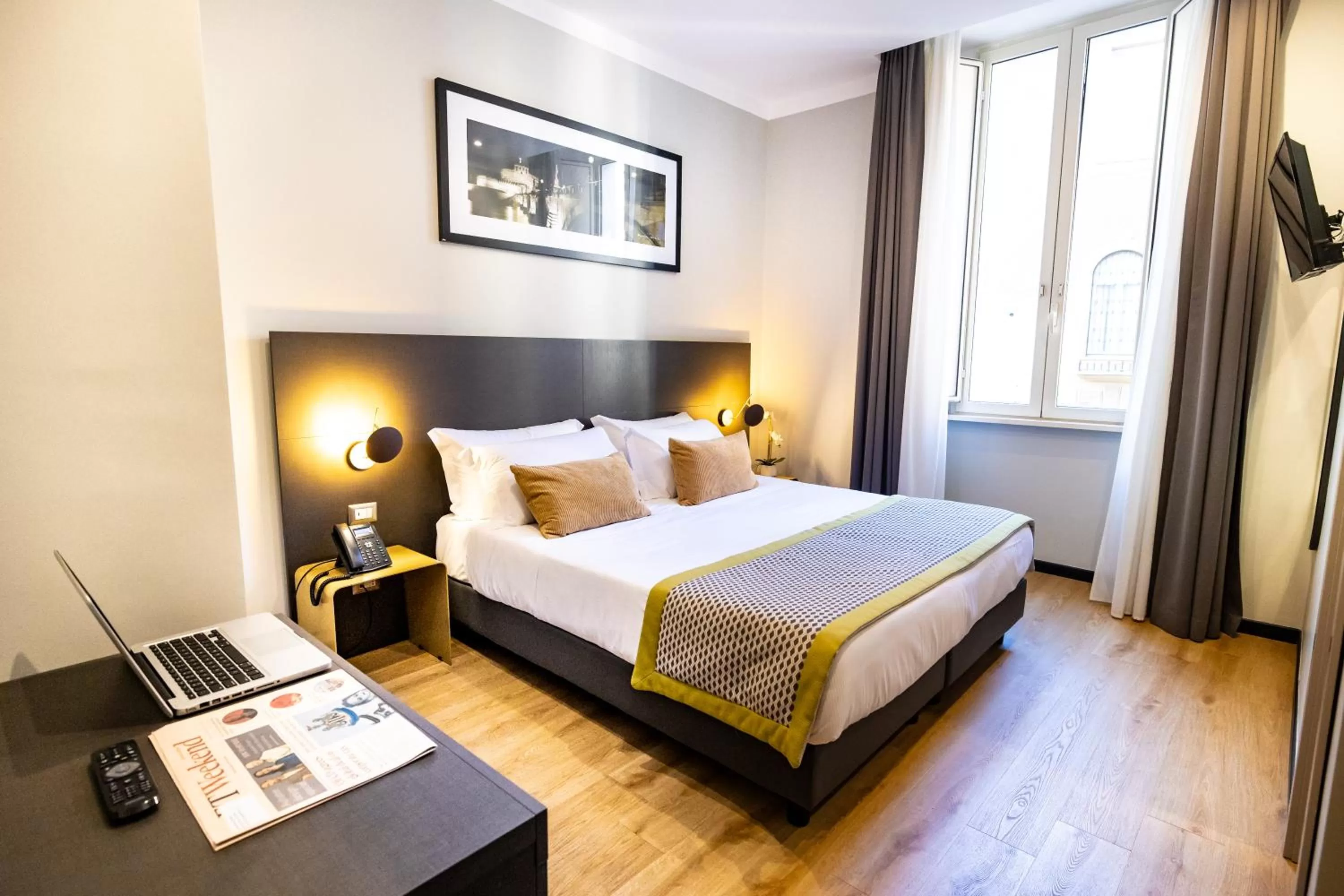 Photo of the whole room, Bed in The Cross Hotel