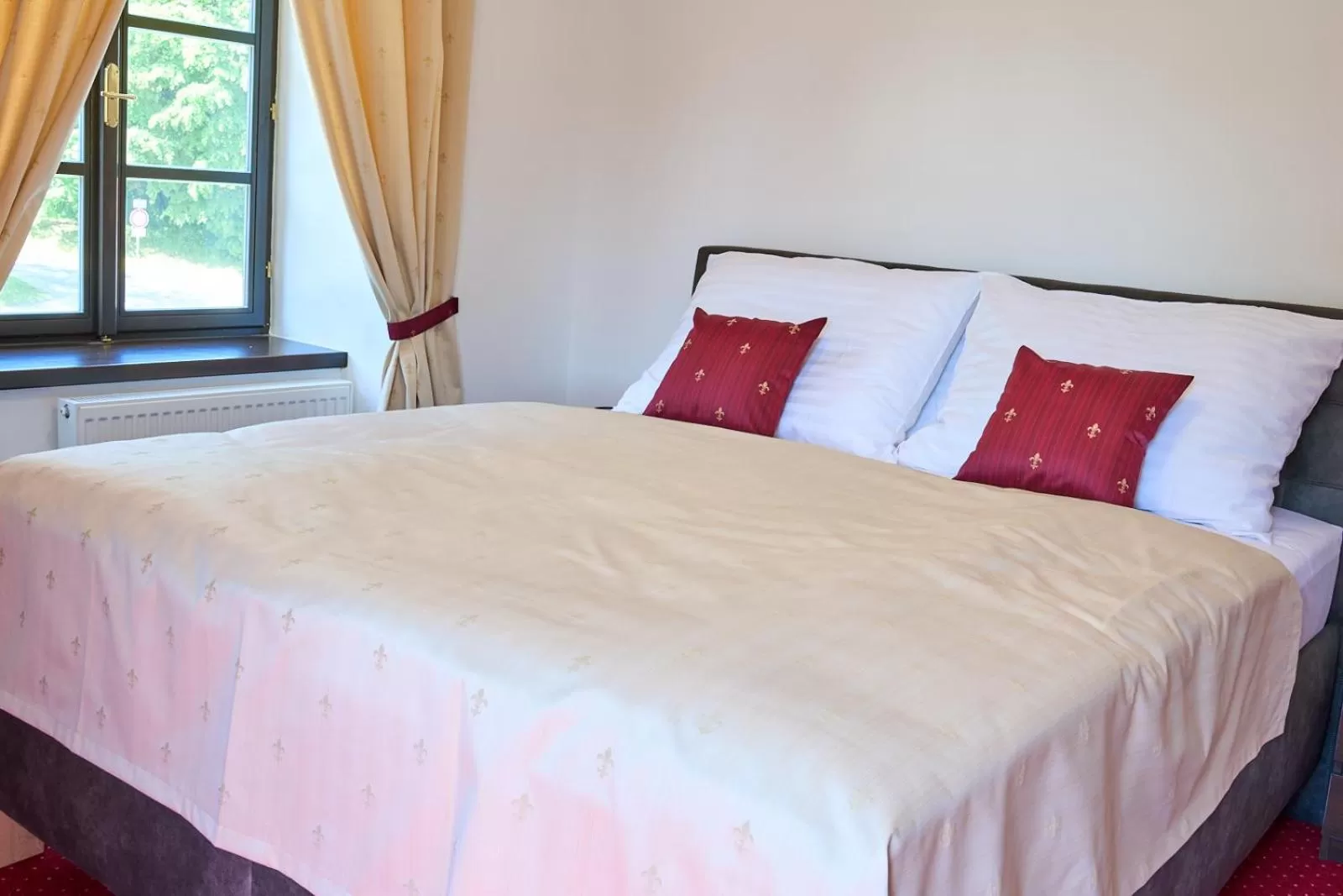 Bed in Vila Lovců králových