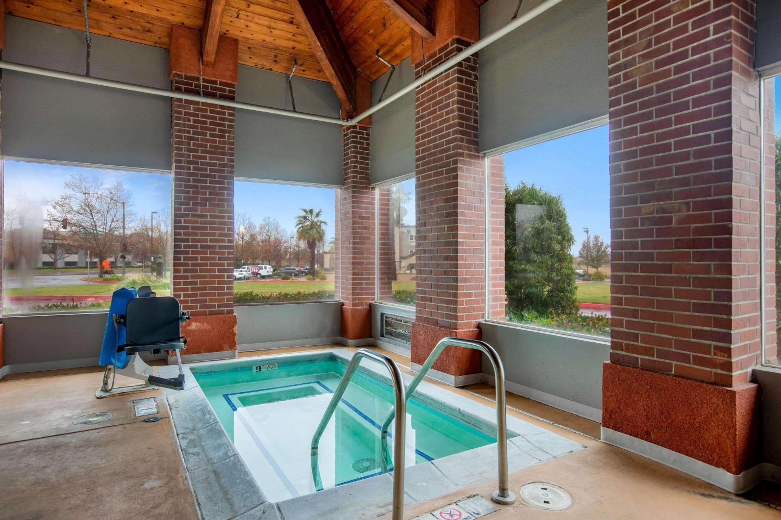 Hot Tub in La Quinta Inn by Wyndham Livermore