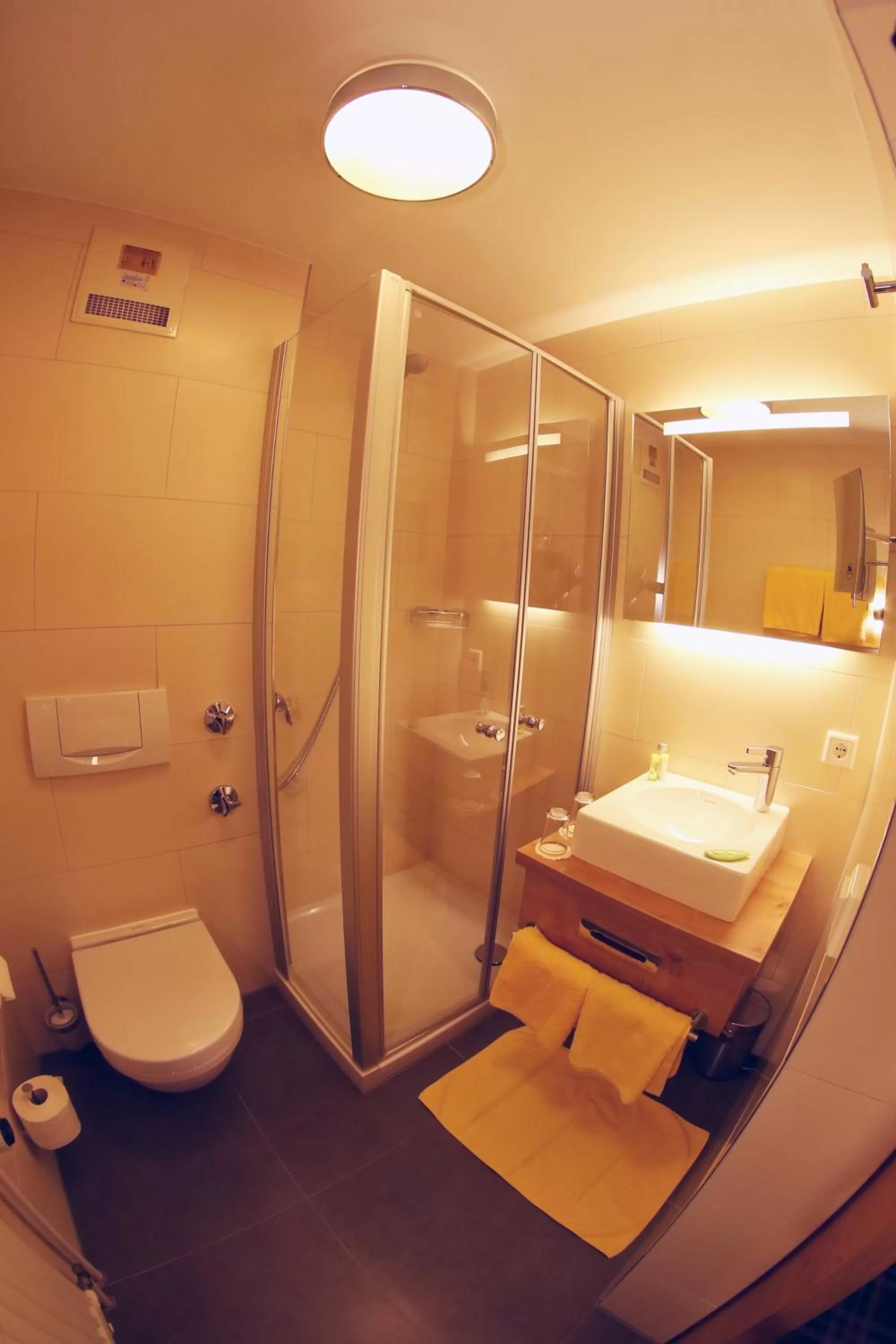 Bathroom in Hotel-Landgasthof Schuster