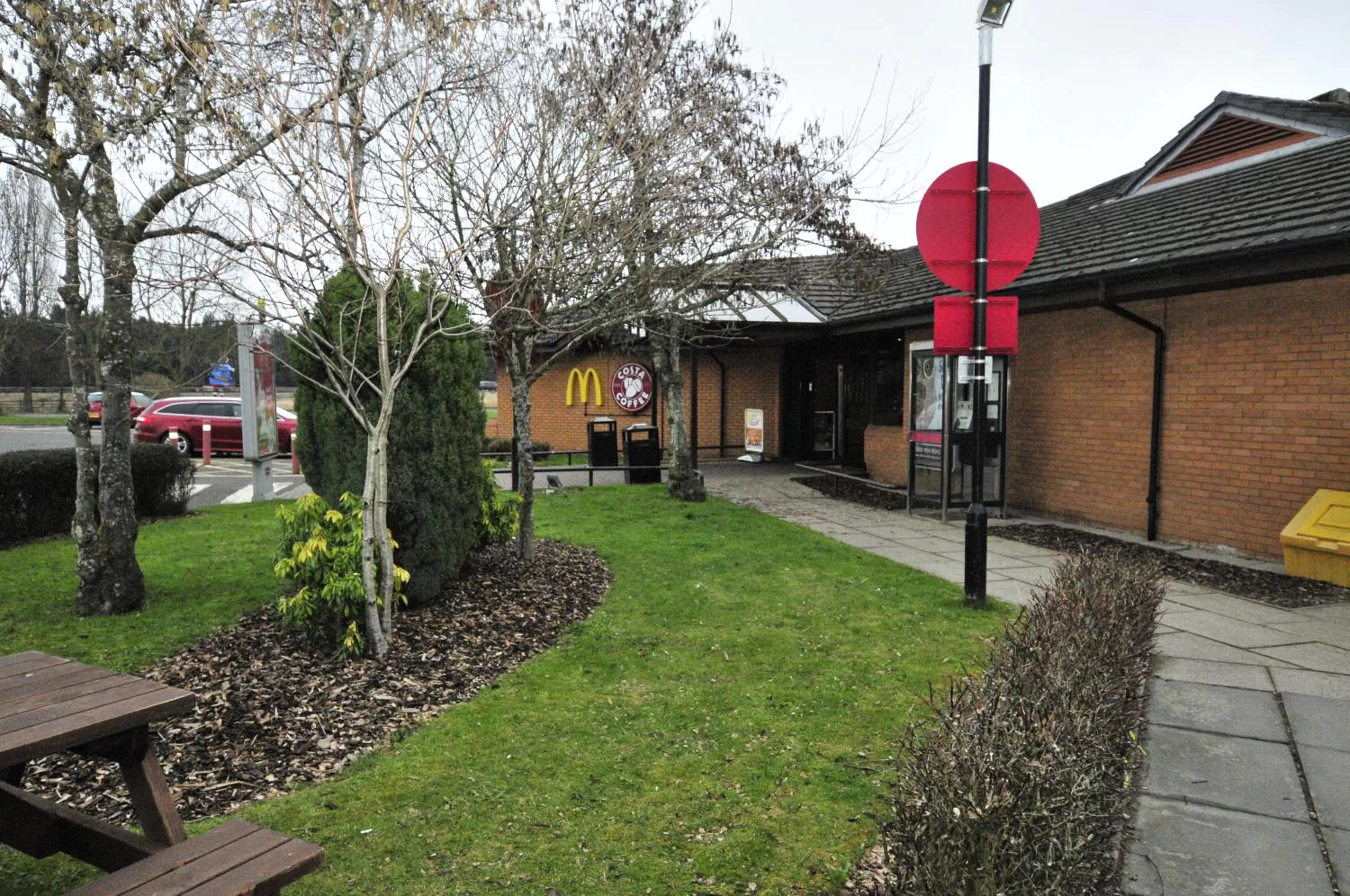 Restaurant/places to eat in Days Inn Hamilton