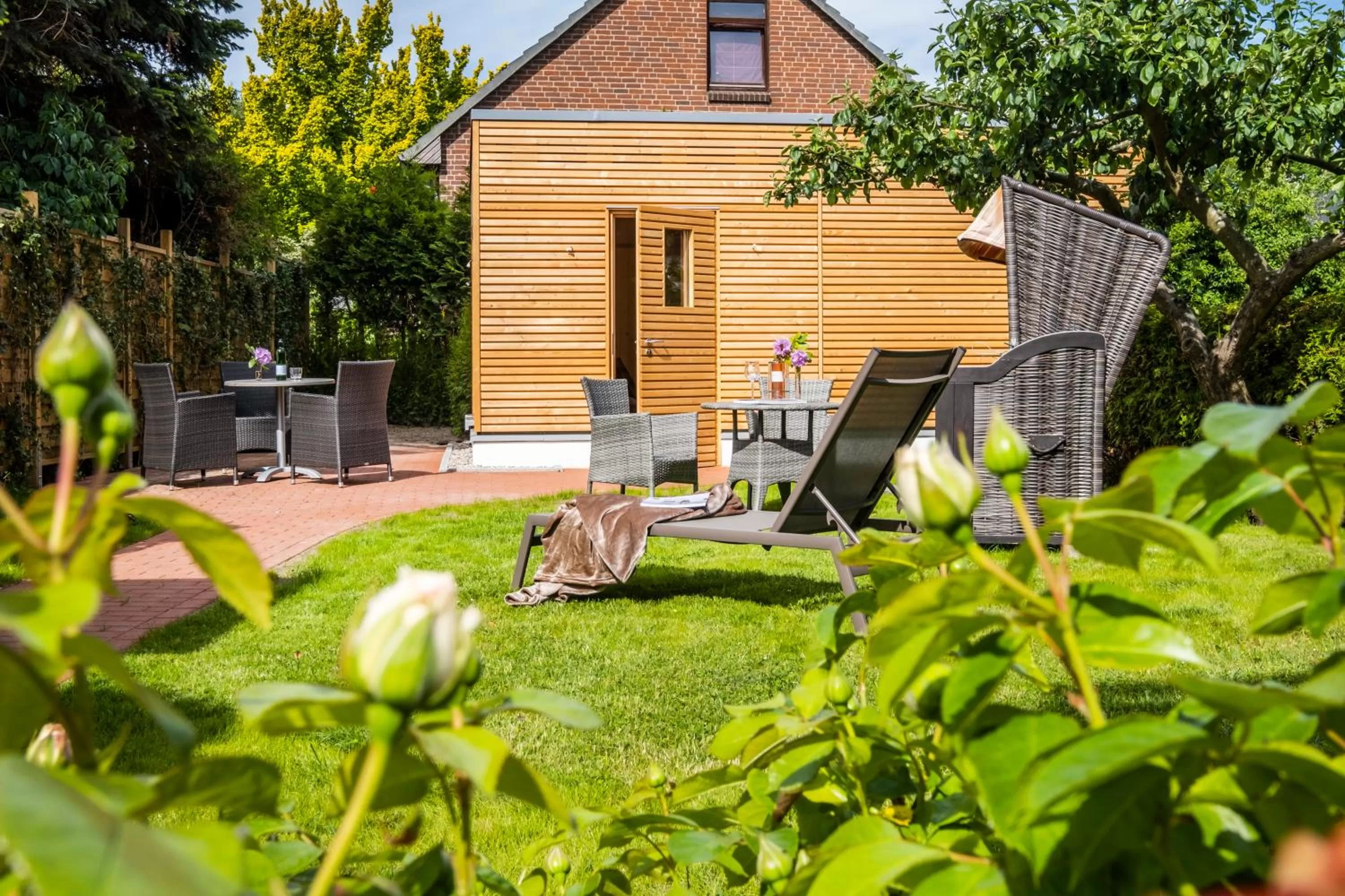 Garden in Büngers Apartment-Hotel mit Gartensauna - modern, gemütlich und strandnah