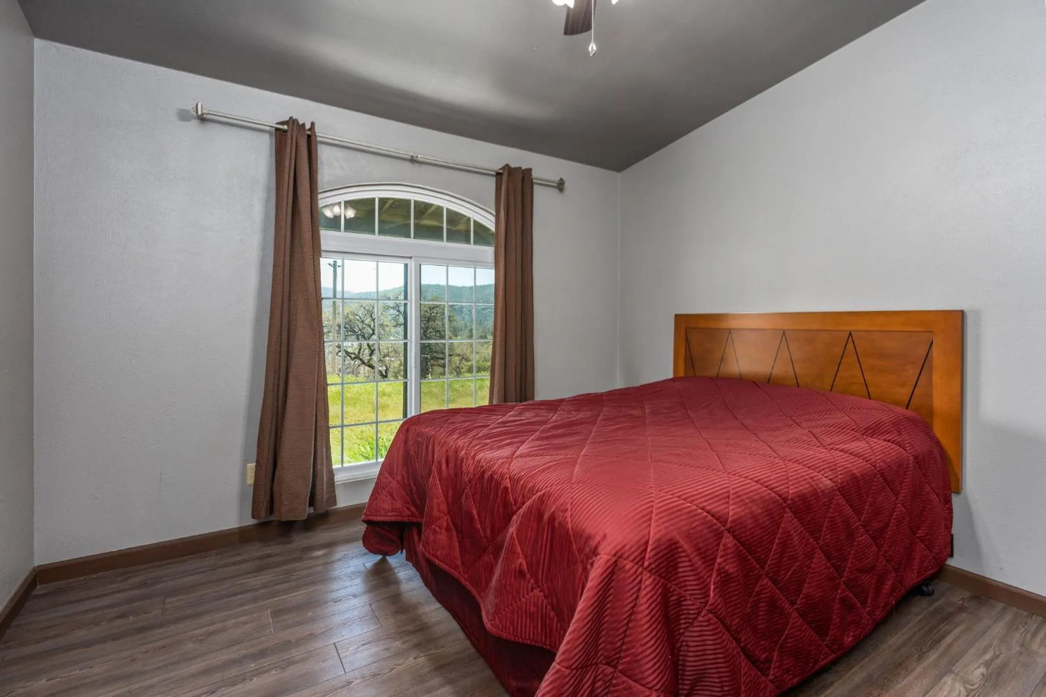 Bed in Mountain Trail Lodge and Vacation Rentals