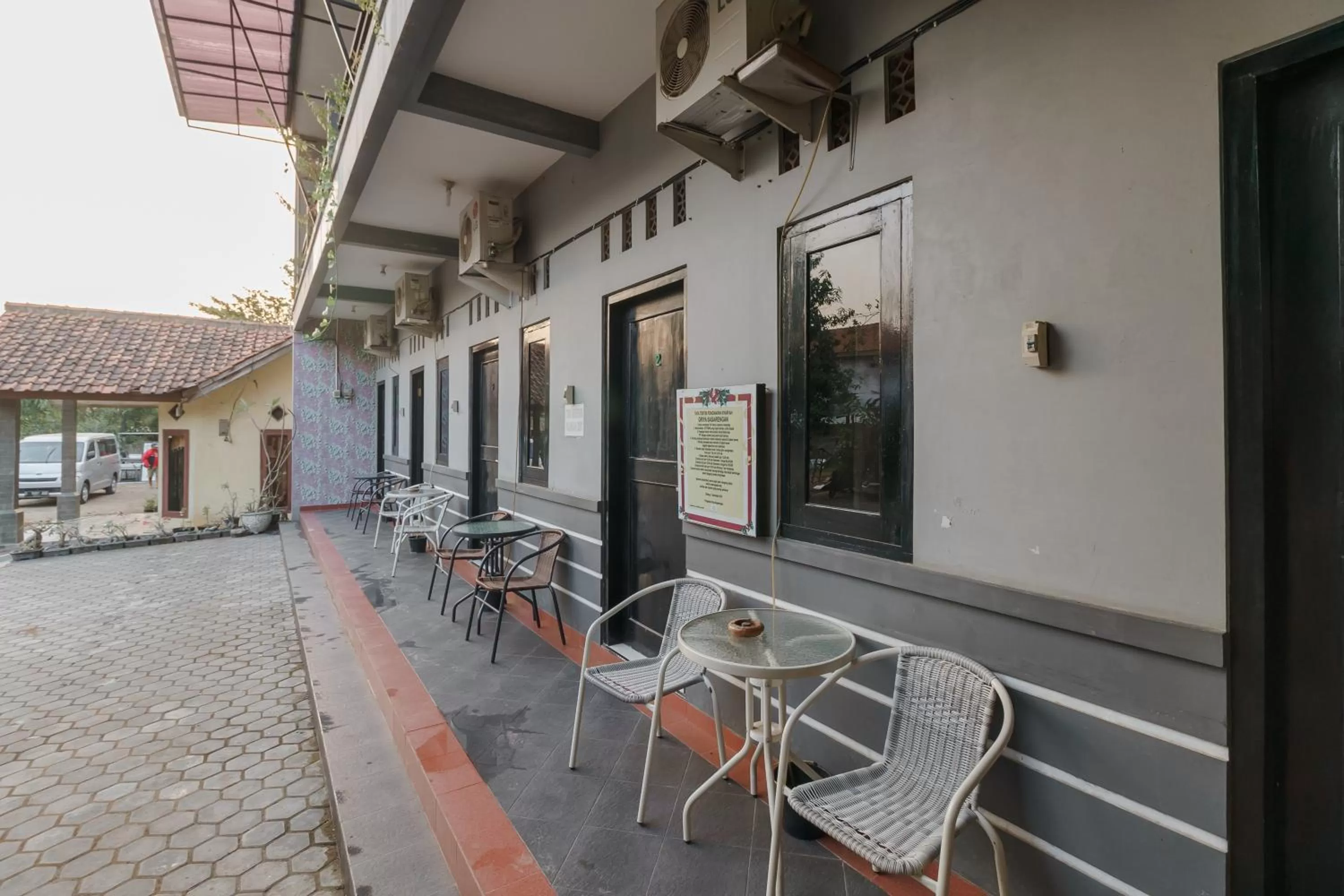 Facade/entrance in RedDoorz Syariah near Ciledug Station