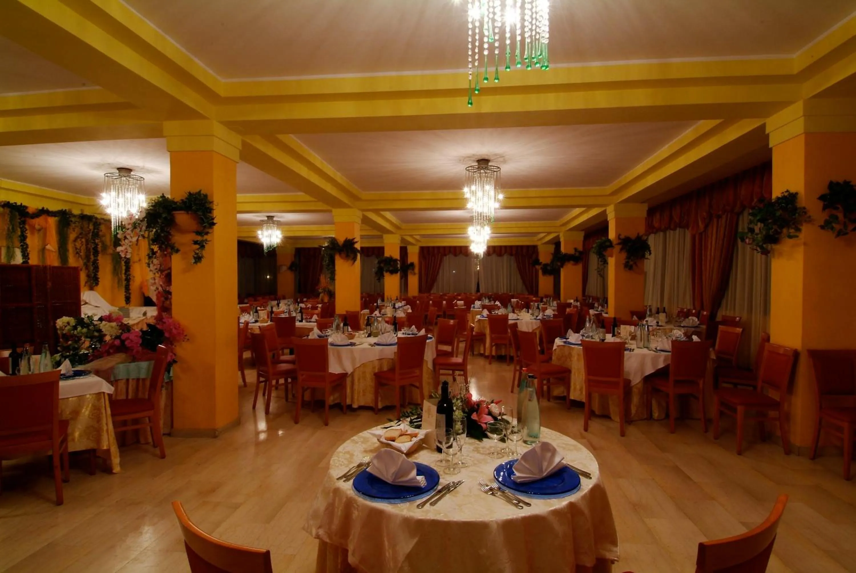 Restaurant/places to eat in Grand Hotel Montesilvano