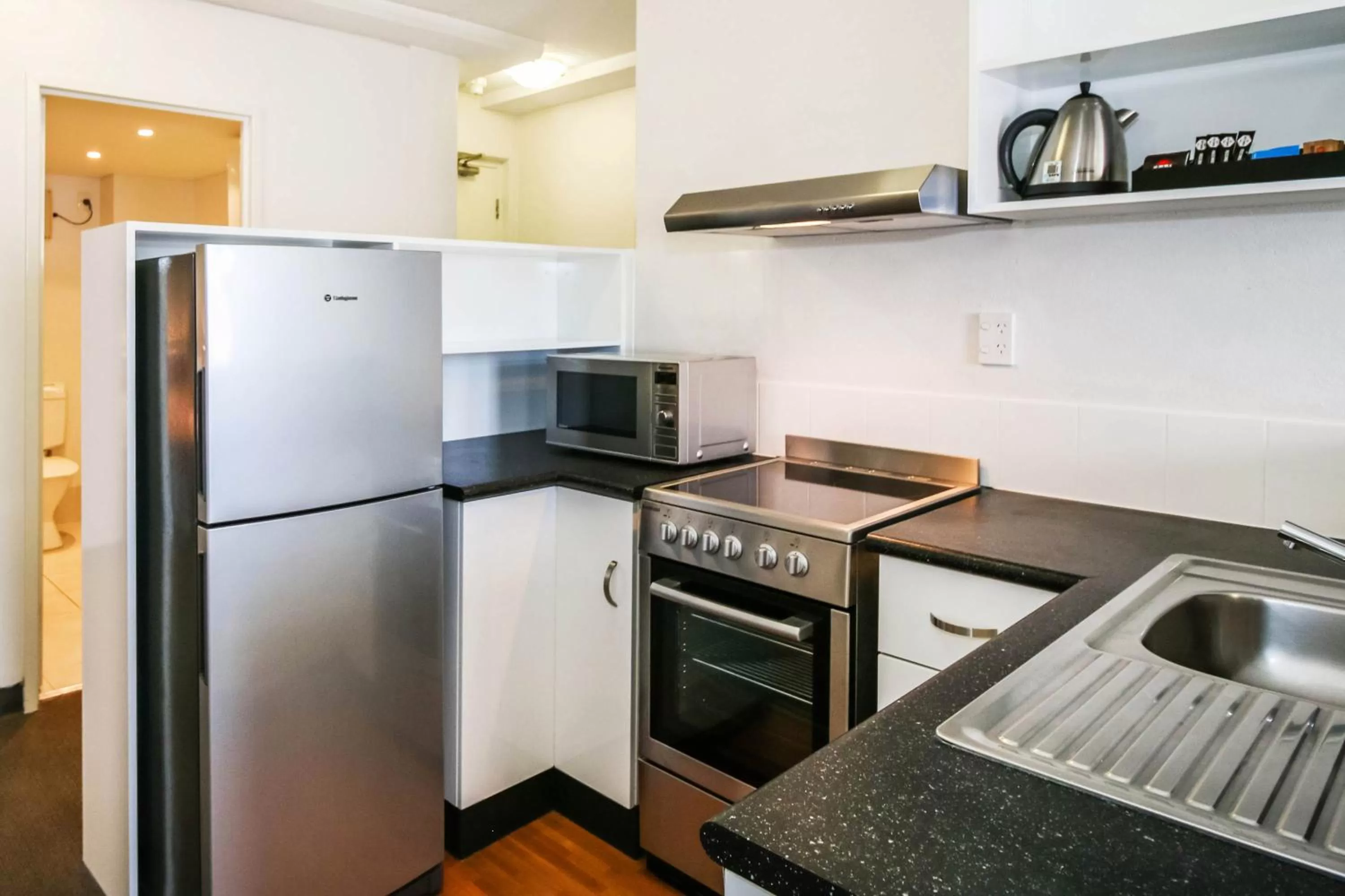 Kitchen or kitchenette in BreakFree Adelaide