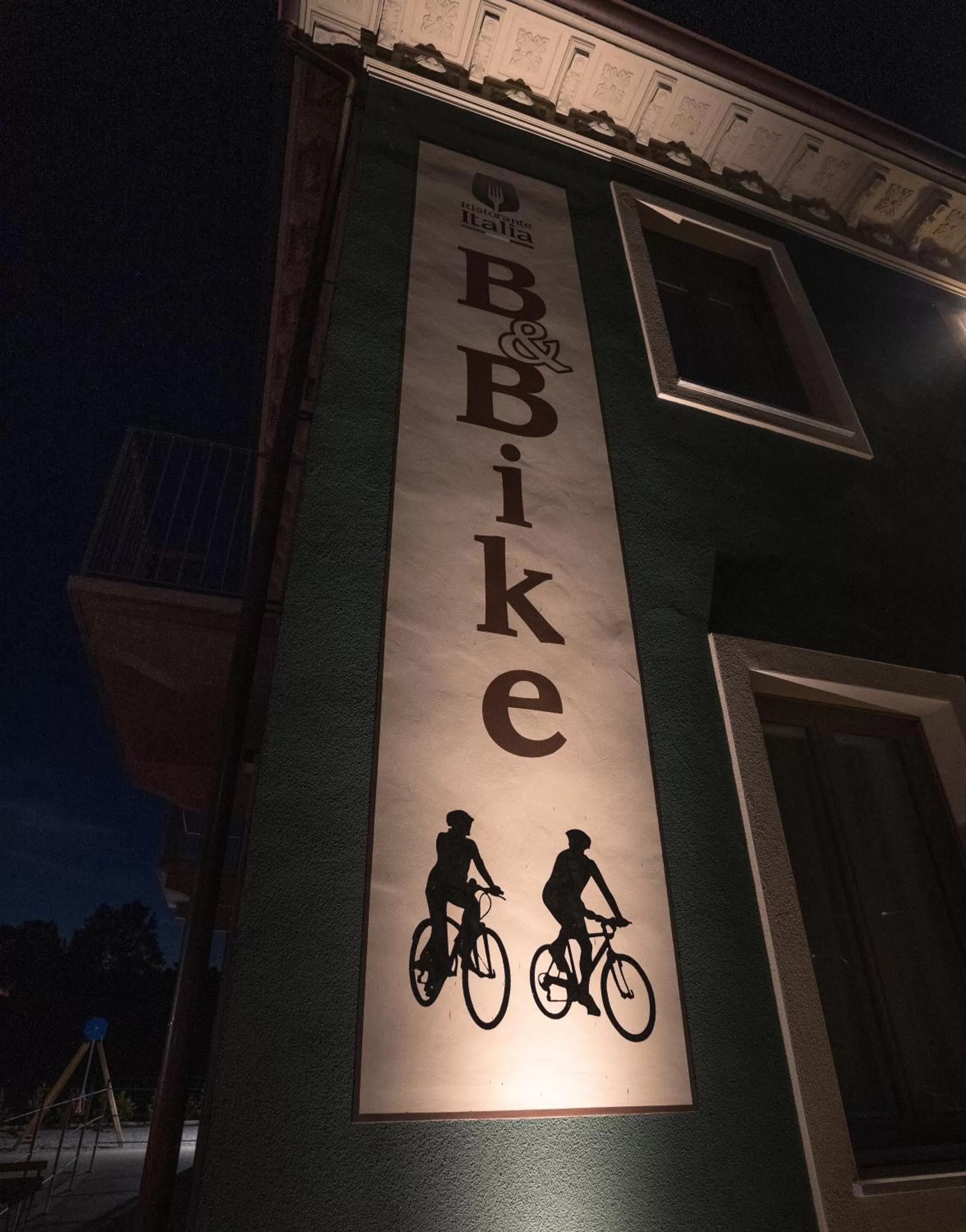 Logo/Certificate/Sign in B & Bike di Ristorante Italia