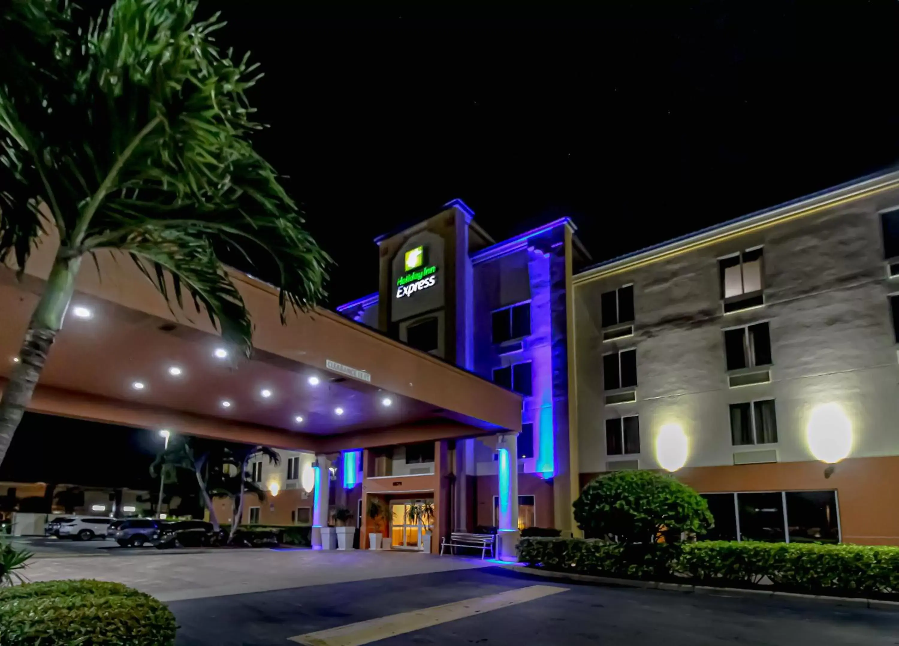 Holiday Inn Express Hotel & Suites Cocoa Beach by IHG Holiday Inn Express Hotel & Suites Cocoa Beach by IHG