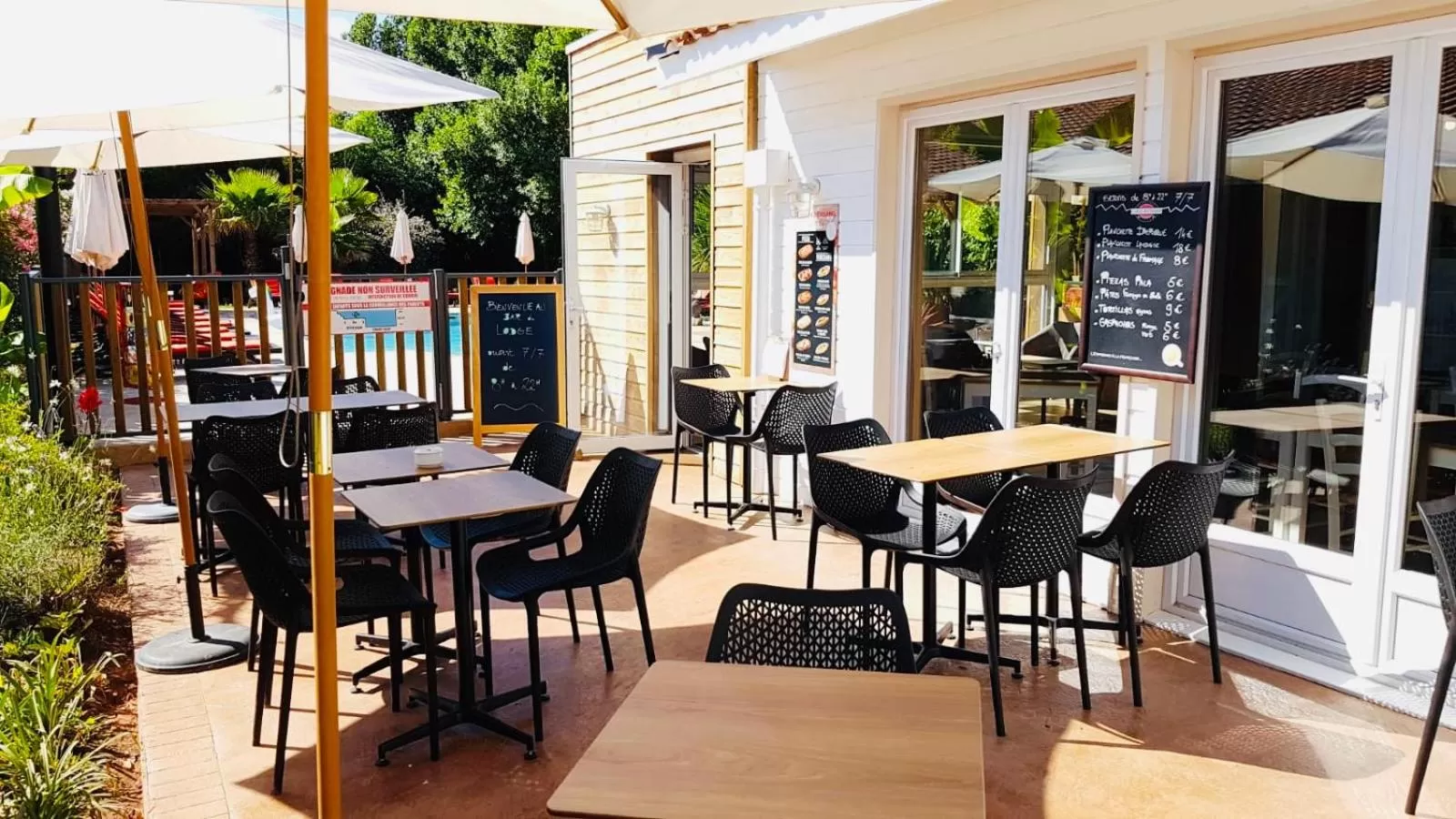 Patio in The Originals City, Hôtel Le Lodge, Ondres, Bayonne Nord