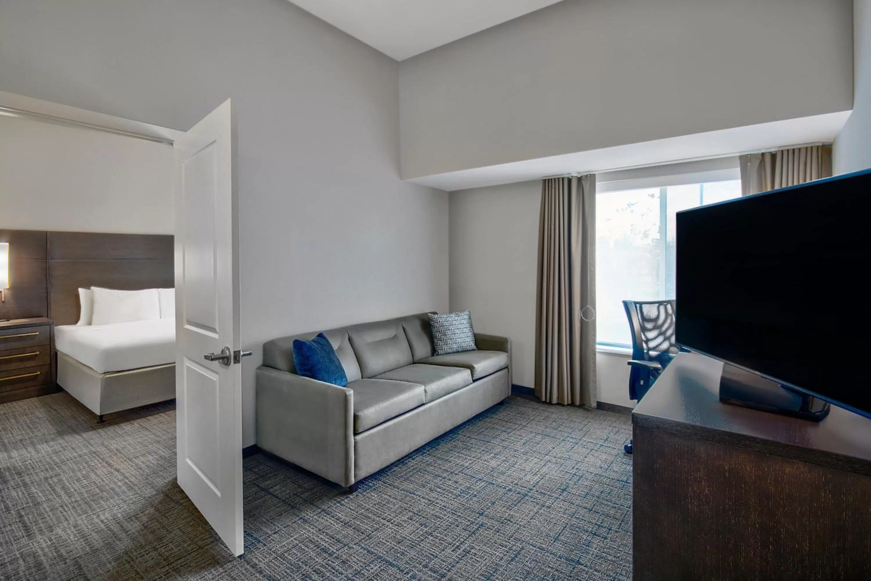 Living room, Bed in Residence Inn by Marriott Reading