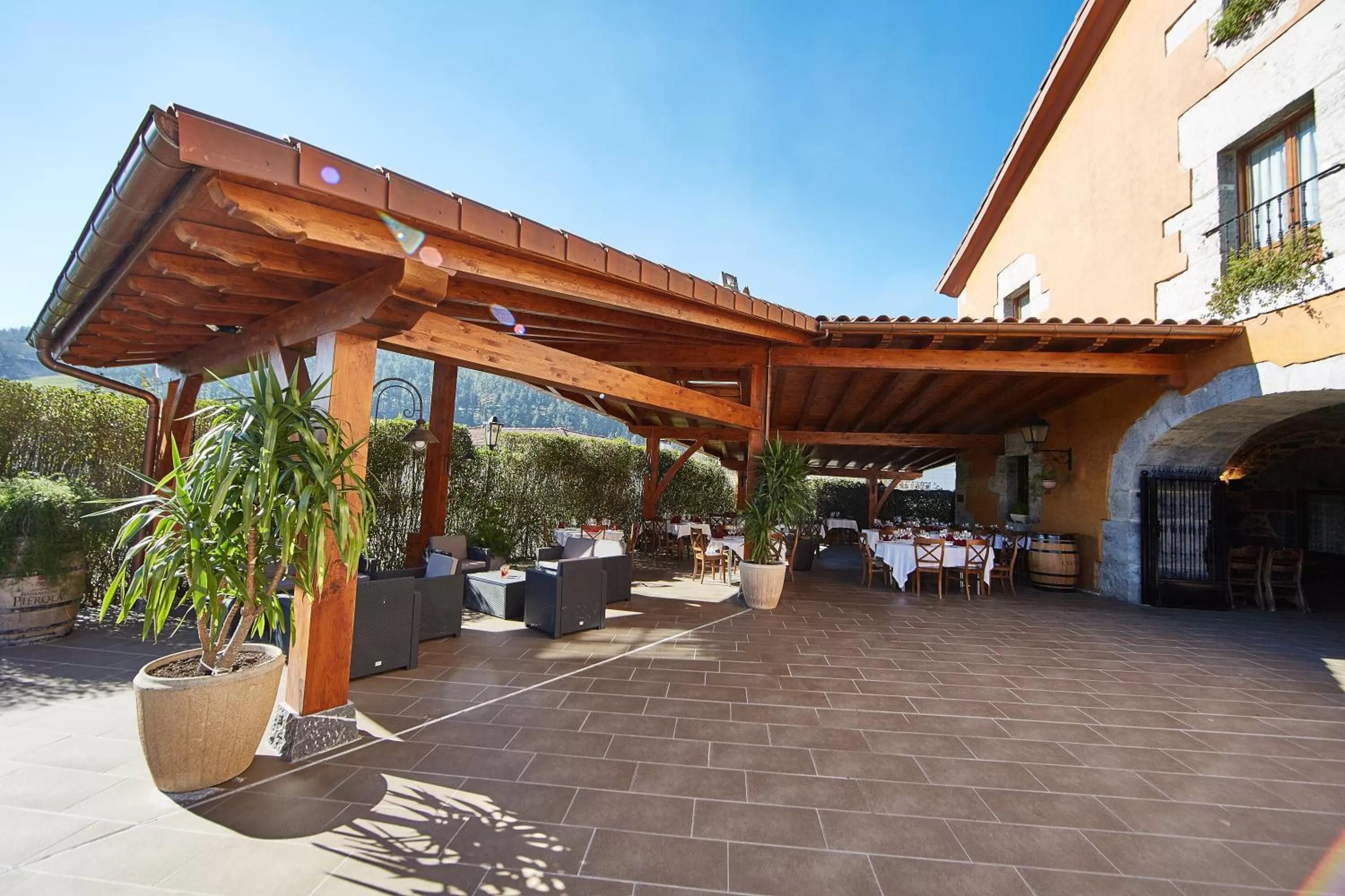 Restaurant/places to eat in Hotel Larrañaga