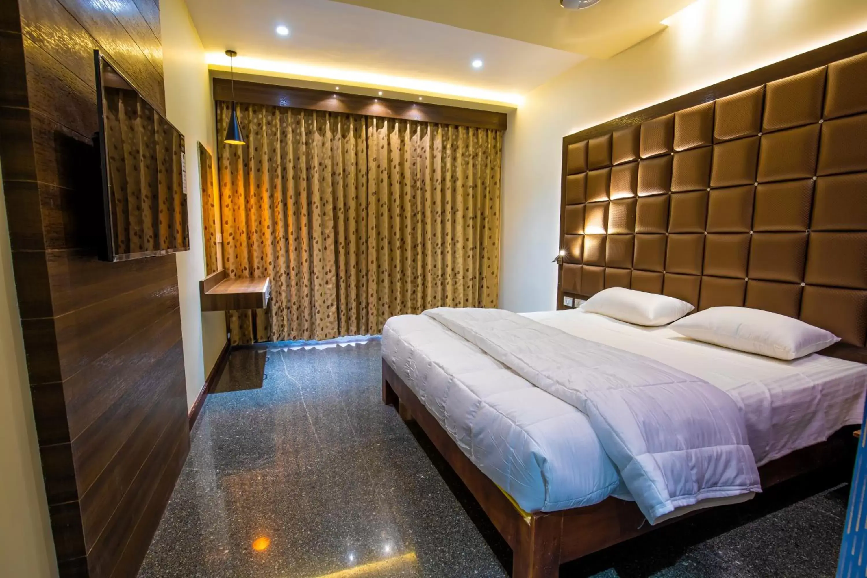 Deluxe Double Room - single occupancy in HOTEL VIJAYARANI Deluxe Double Room - single occupancy in HOTEL VIJAYARANI
