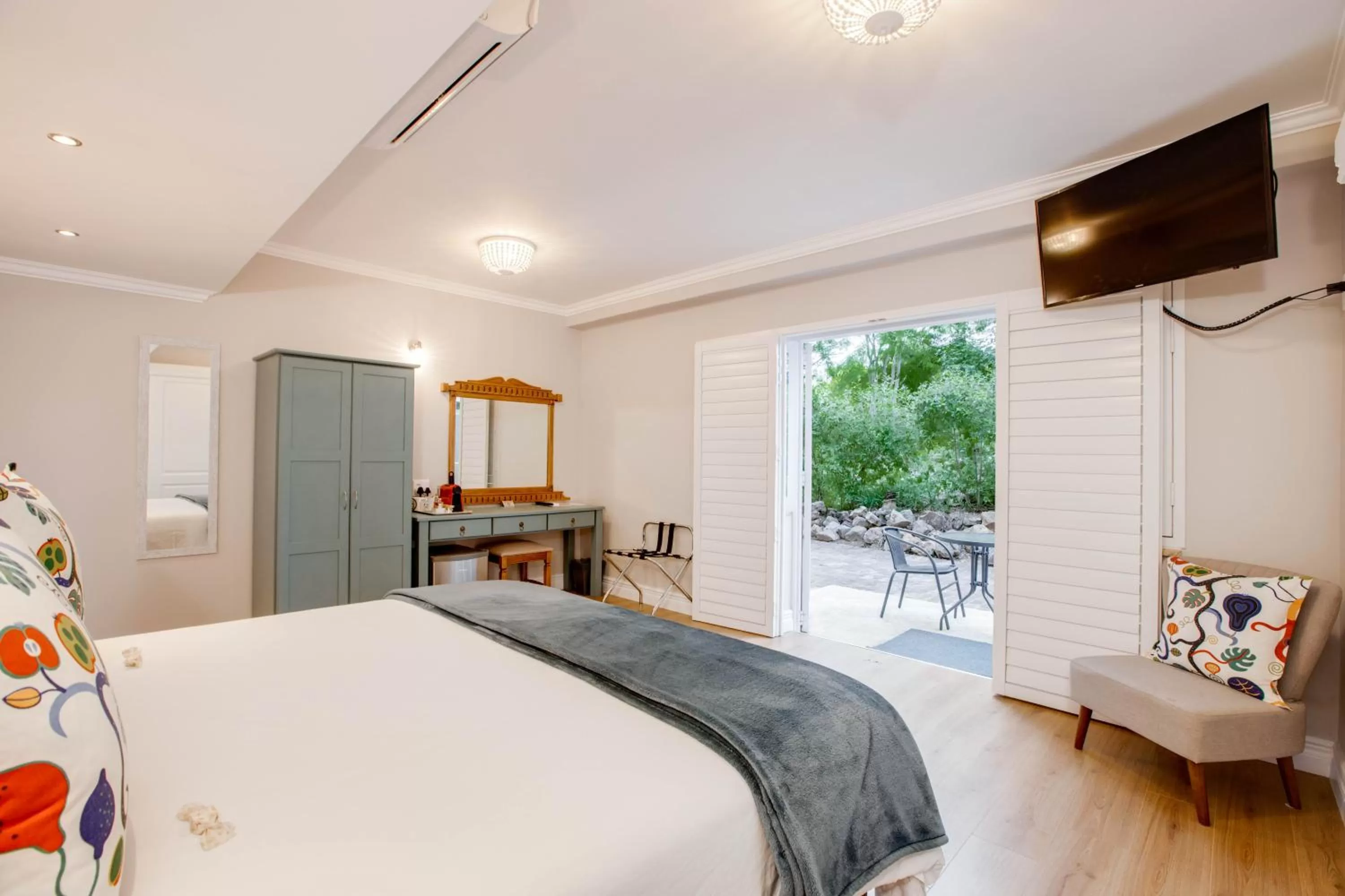 Photo of the whole room, Bed in Amberhall Guesthouse