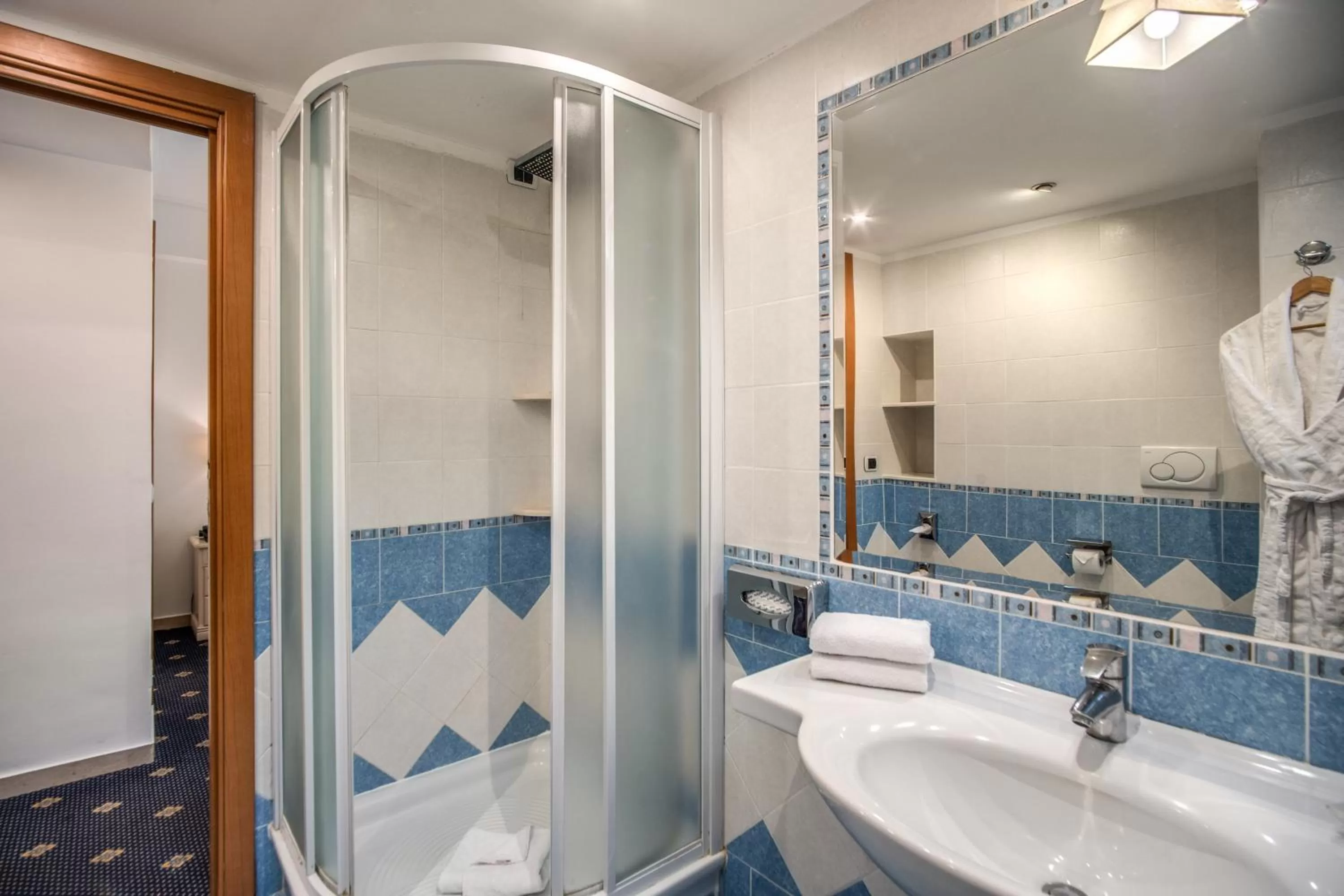 Shower in Hotel Napoleon