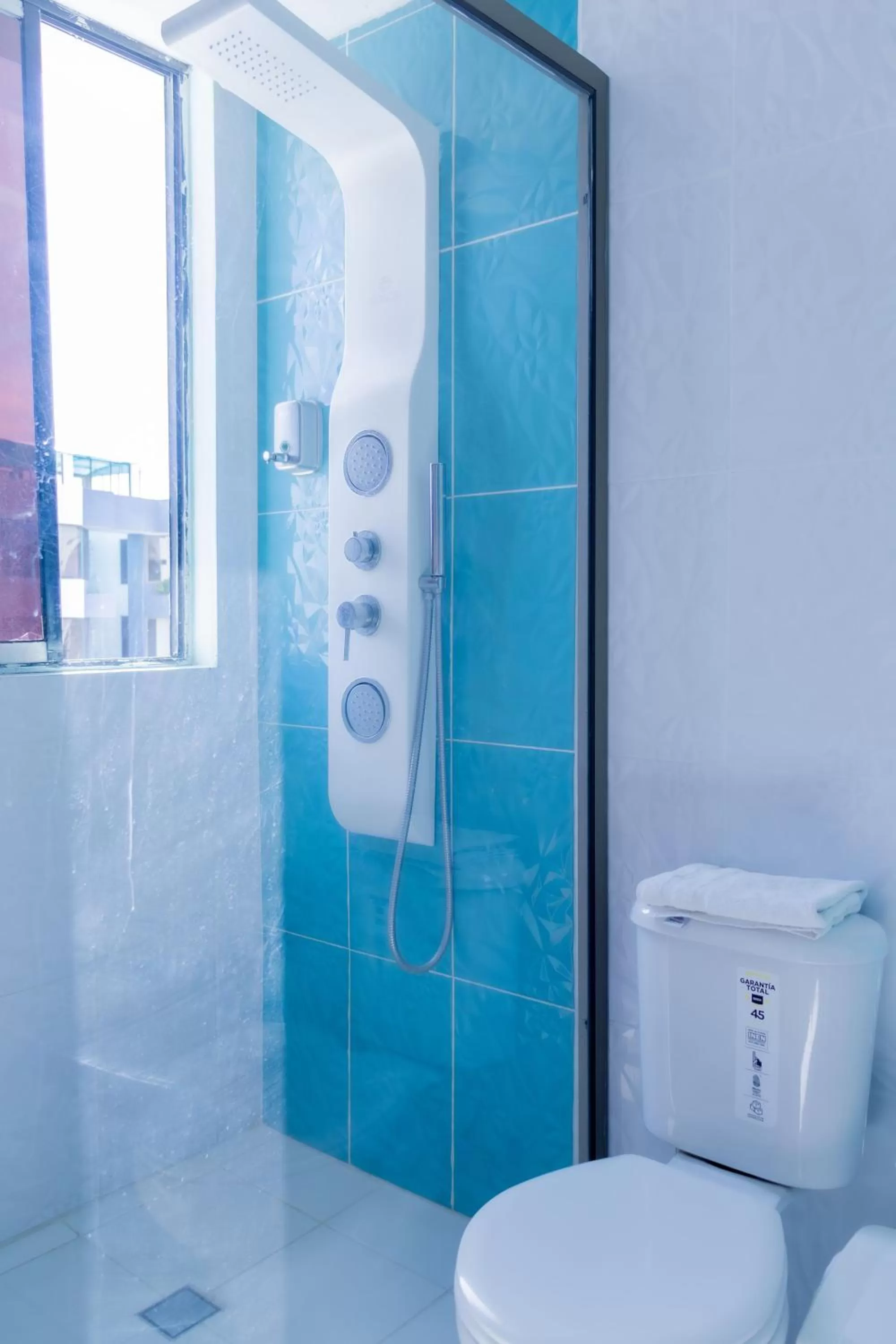 Shower in Hostal Antares