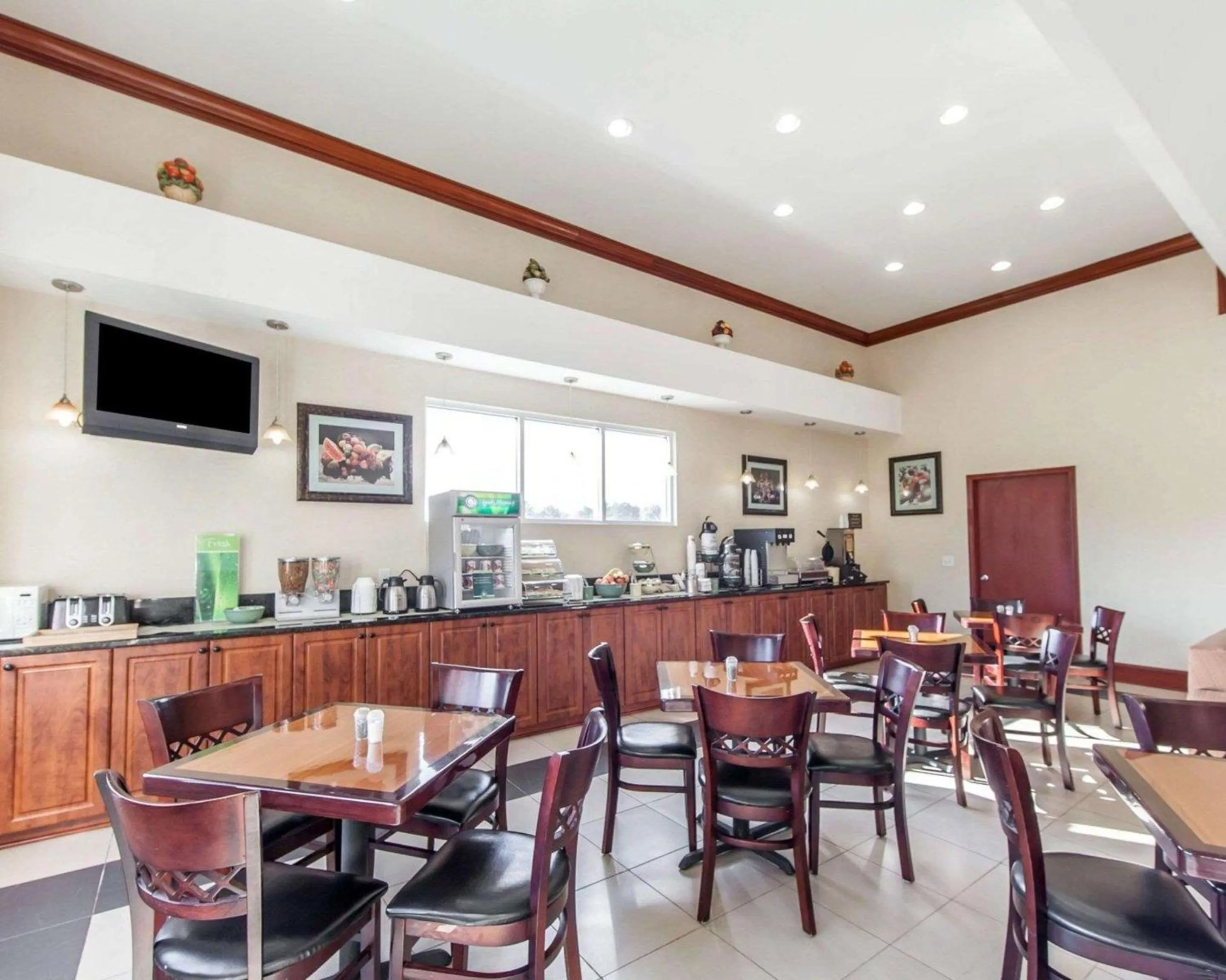 Restaurant/places to eat in Quality Inn & Suites Cartersville North