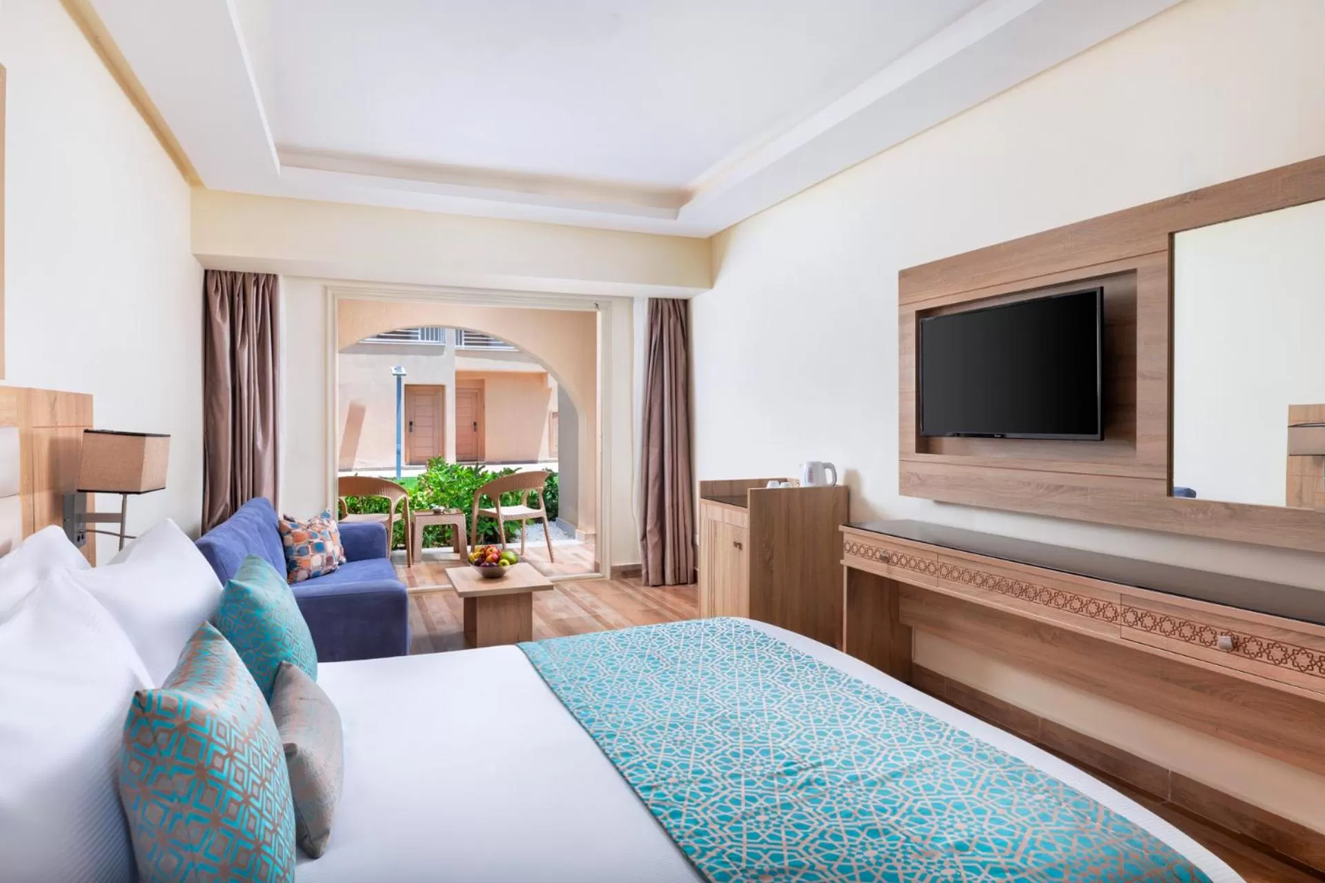 Bedroom, Bed in Beach Albatros Aqua Park - Hurghada