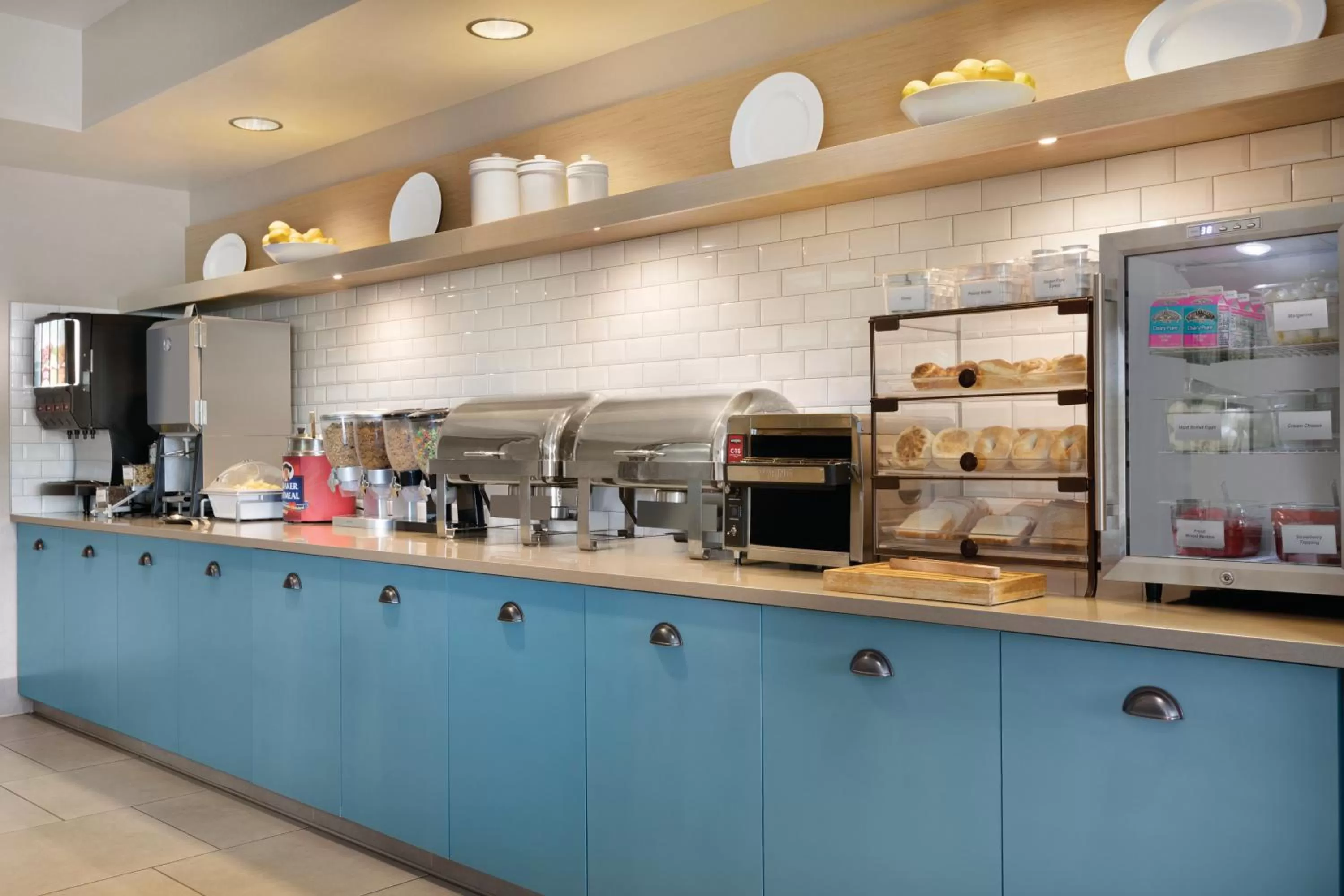 Buffet breakfast in Country Inn & Suites by Radisson, Brooklyn Park - Brooklyn Center, MN