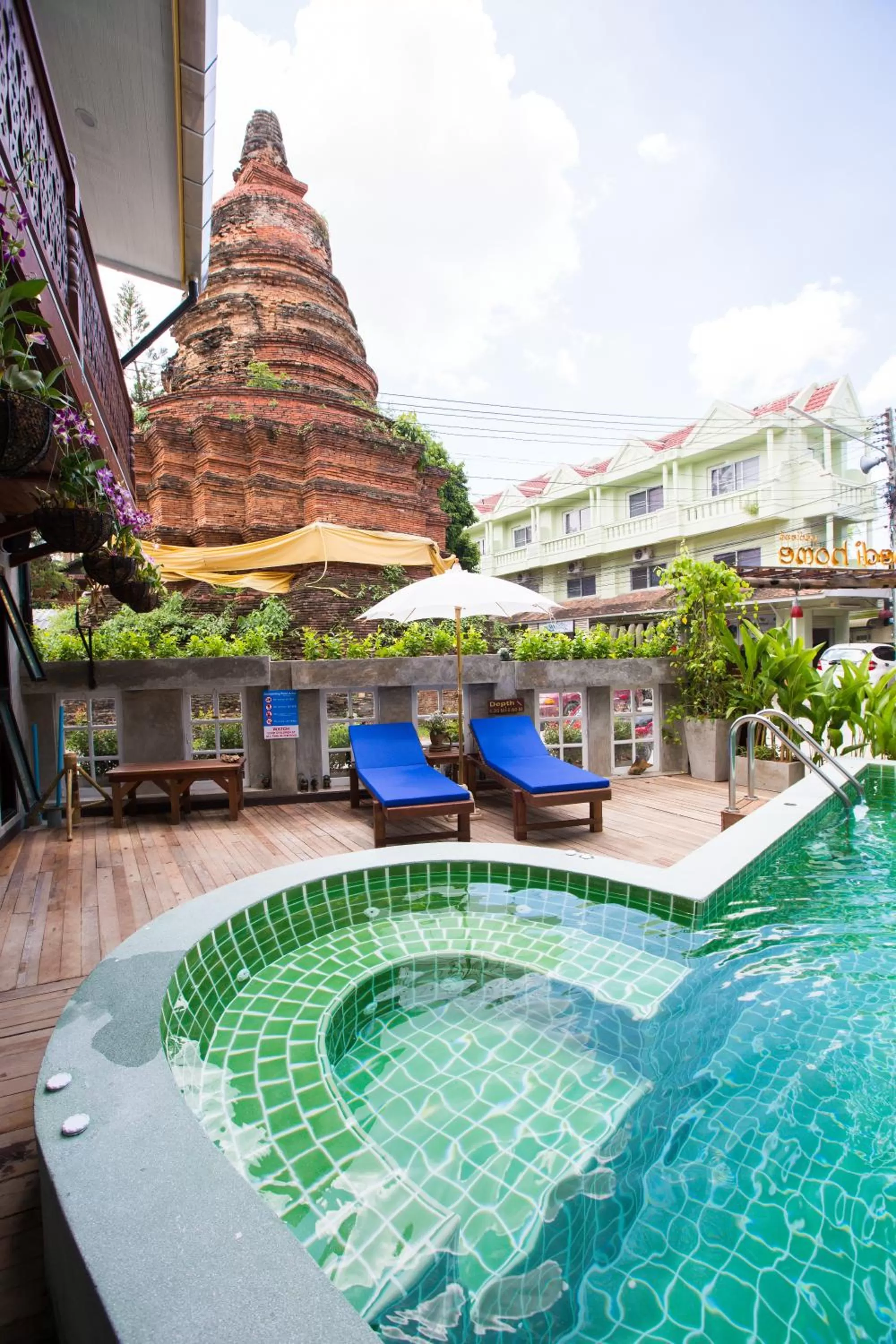 Swimming pool in Chedi Home