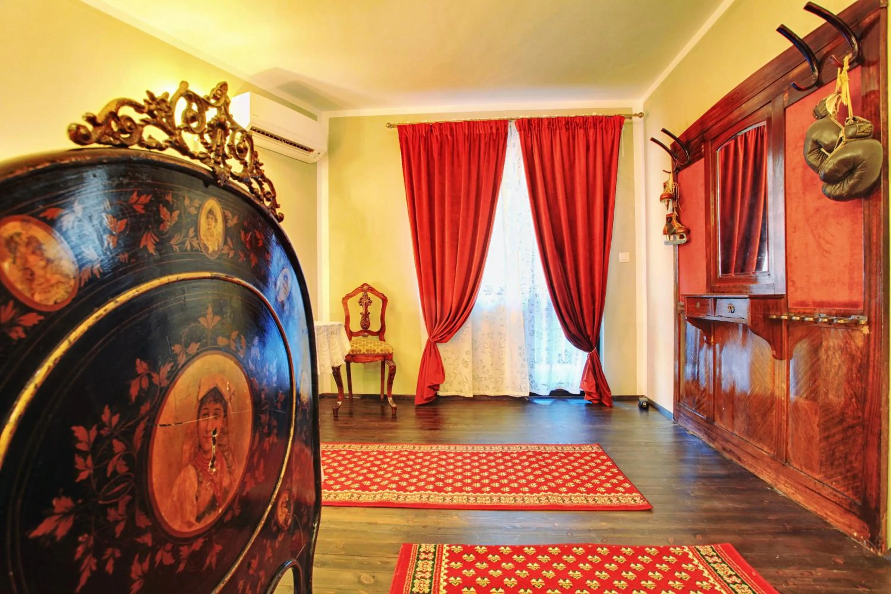 Decorative detail in Hotel Evmolpia