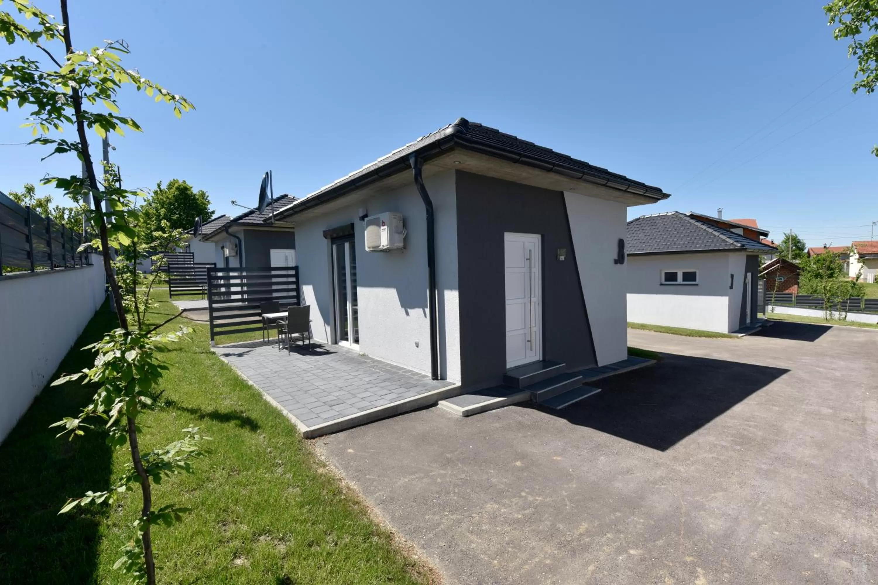 Property building in Apartmani i Bungalovi TROJKA