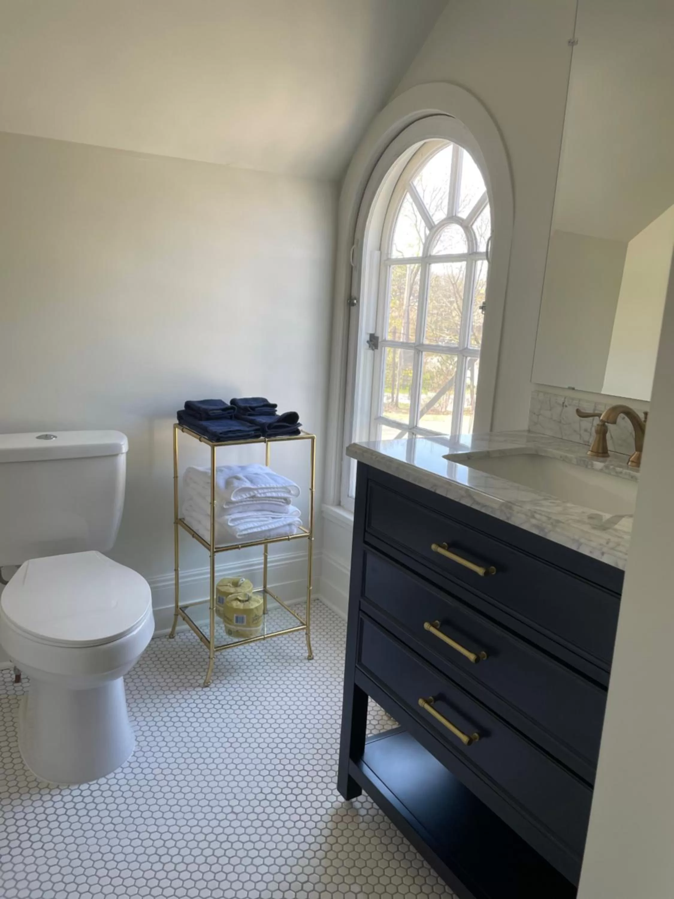 Bathroom in The Argus Hotel & Cocktail Lounge