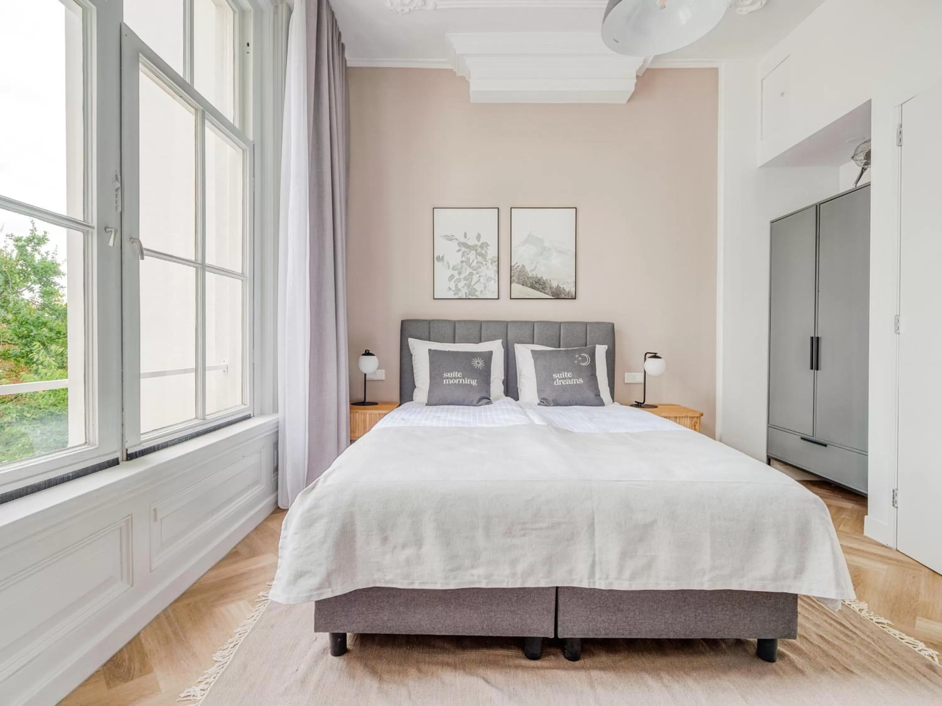 Bed in City Rooms Amsterdam Hemonystraat - Digital access