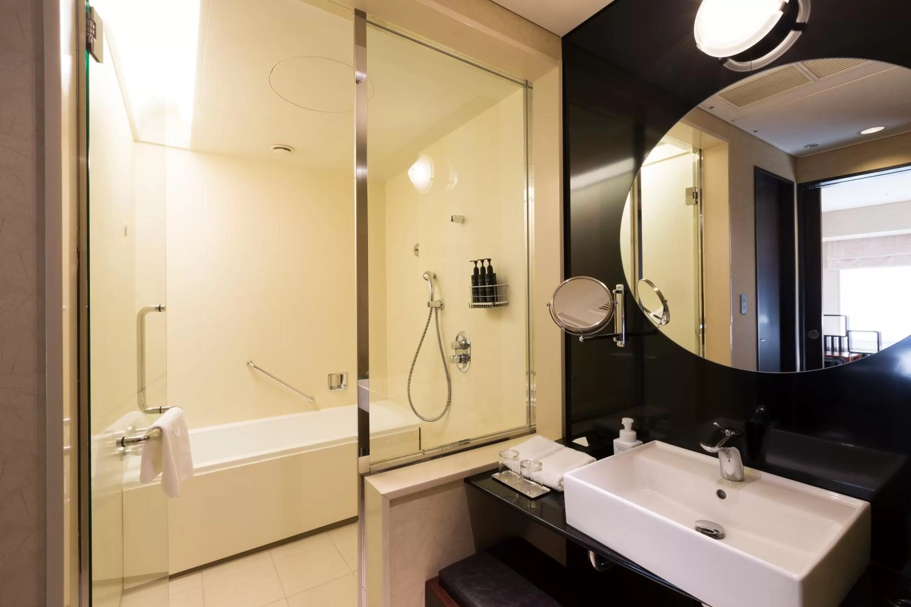 Bathroom in The Royal Park Hotel Iconic Tokyo Shiodome