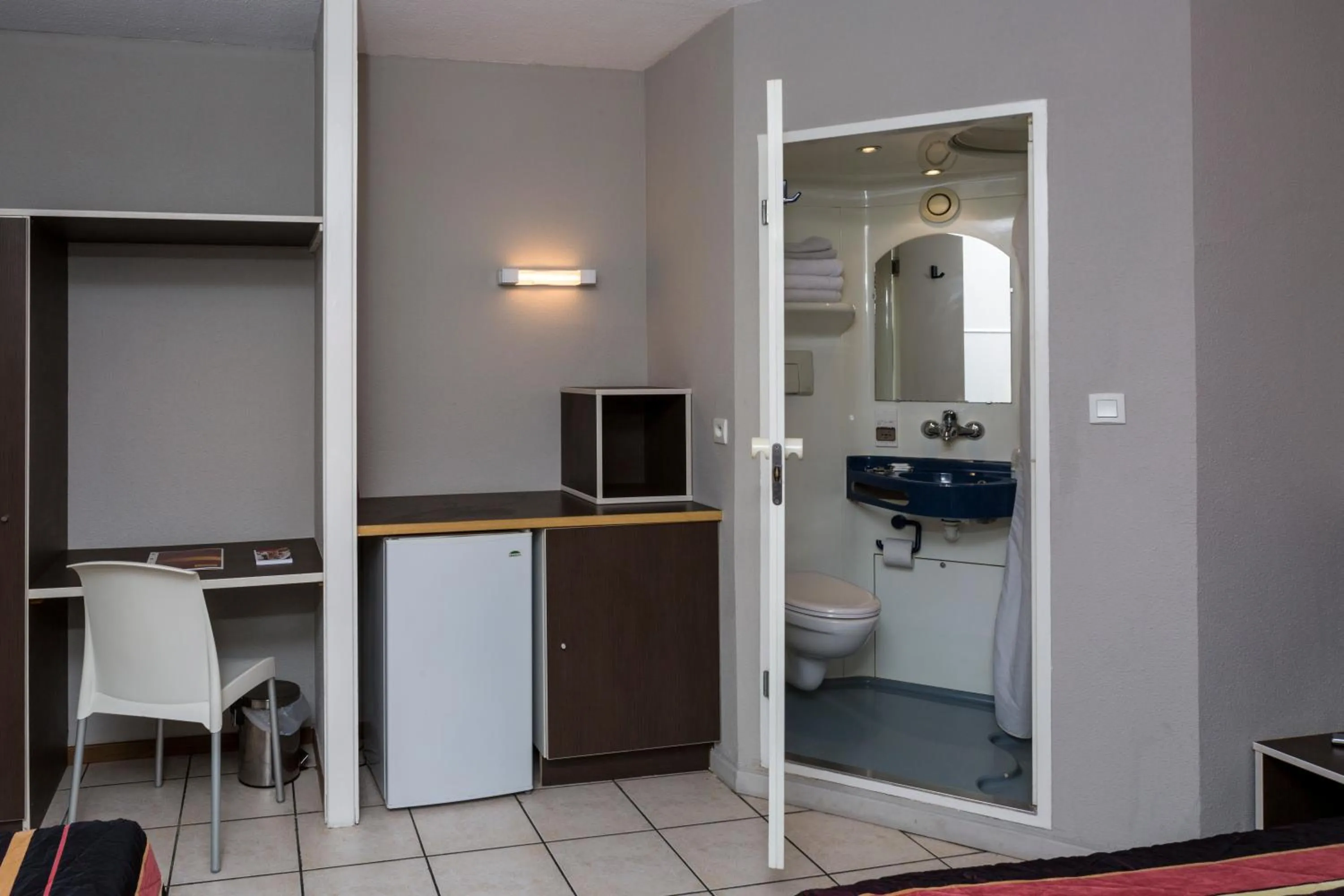 Bathroom in Initial by balladins Lyon / Chanas