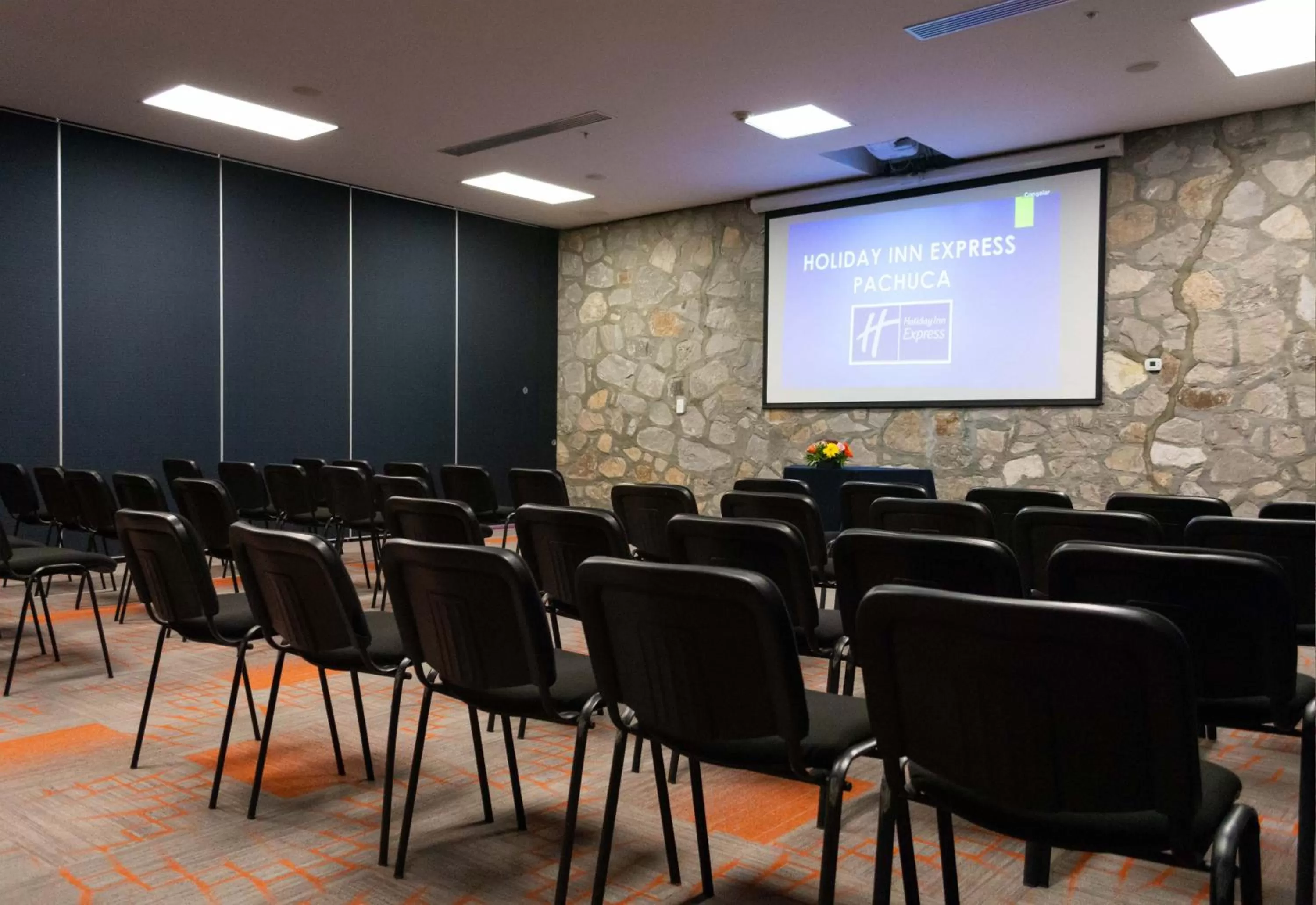 Meeting/conference room in Holiday Inn Express Pachuca by IHG