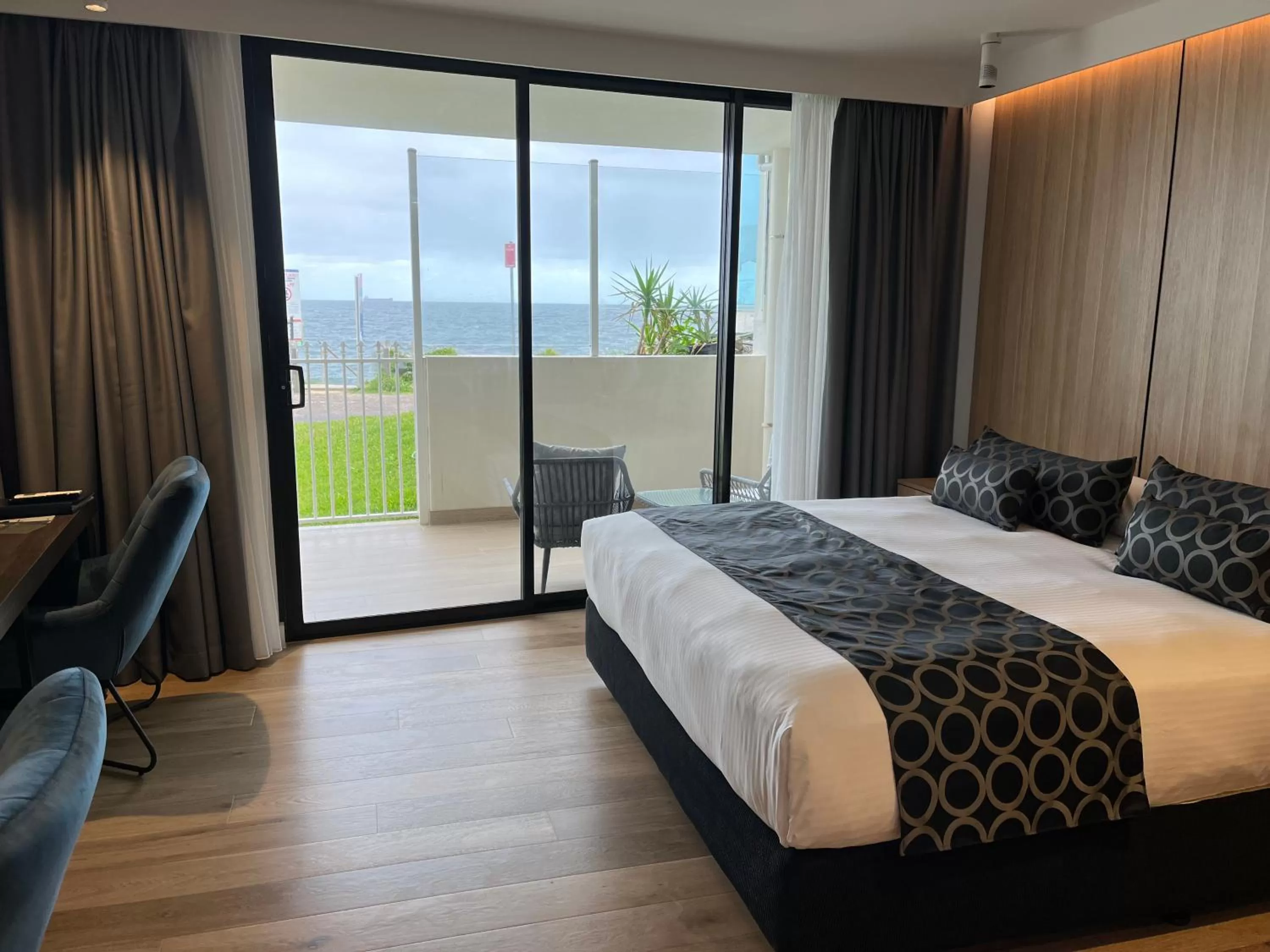 Photo of the whole room, Bed in Ocean Front Motel