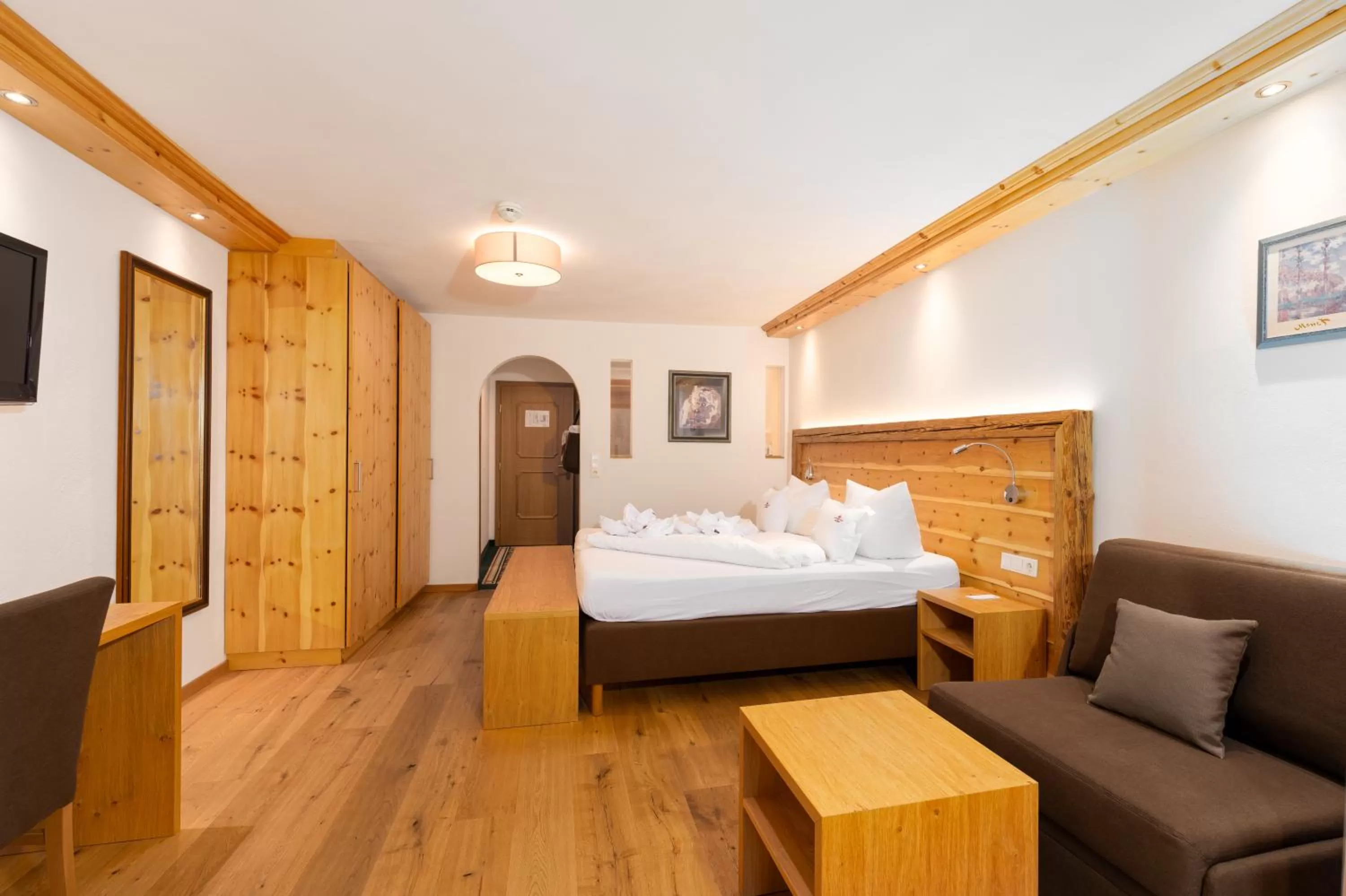 Photo of the whole room, Bed in Hotel Schwarzer Adler