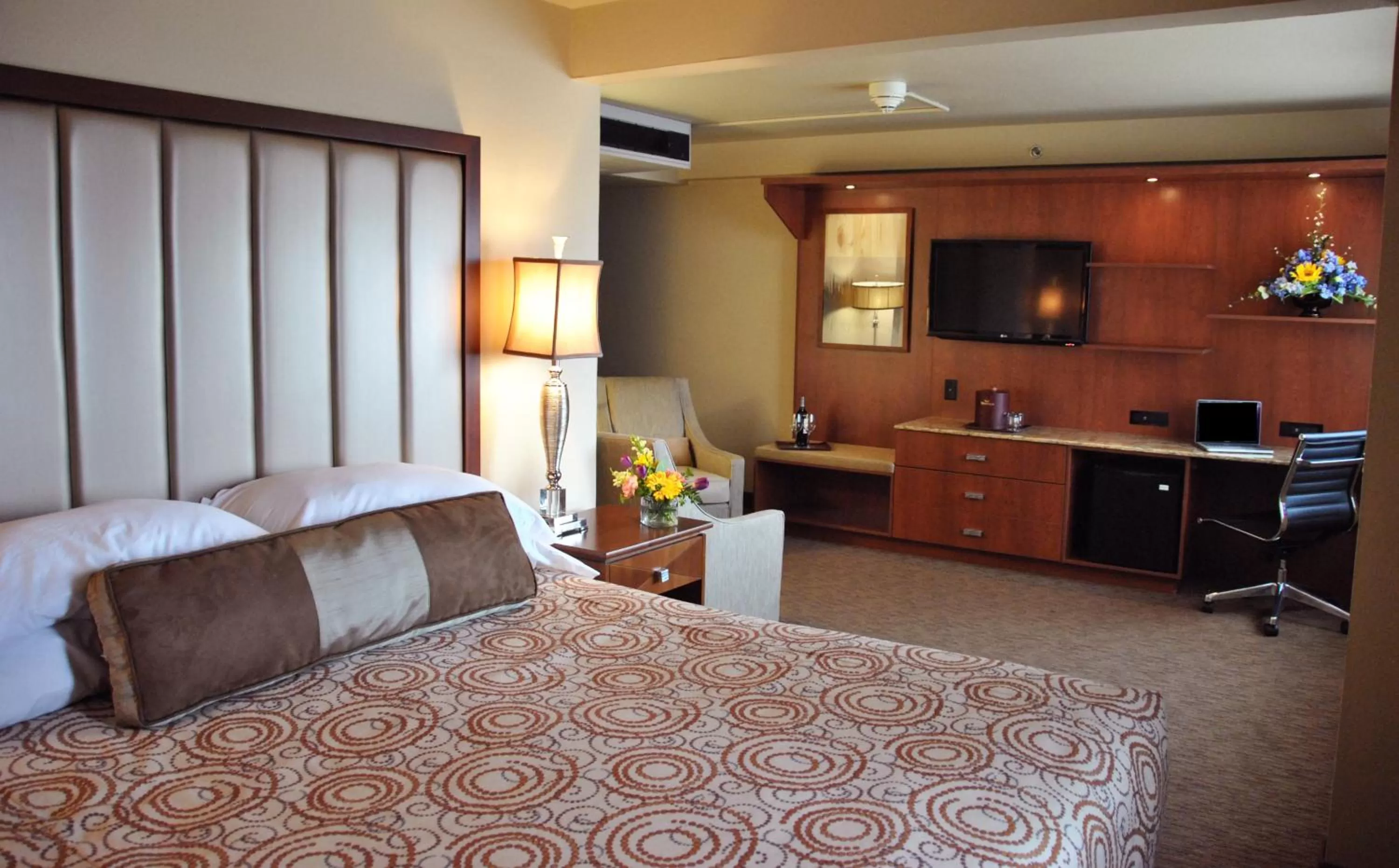 Bed in Westmark Fairbanks Hotel and Conference Center