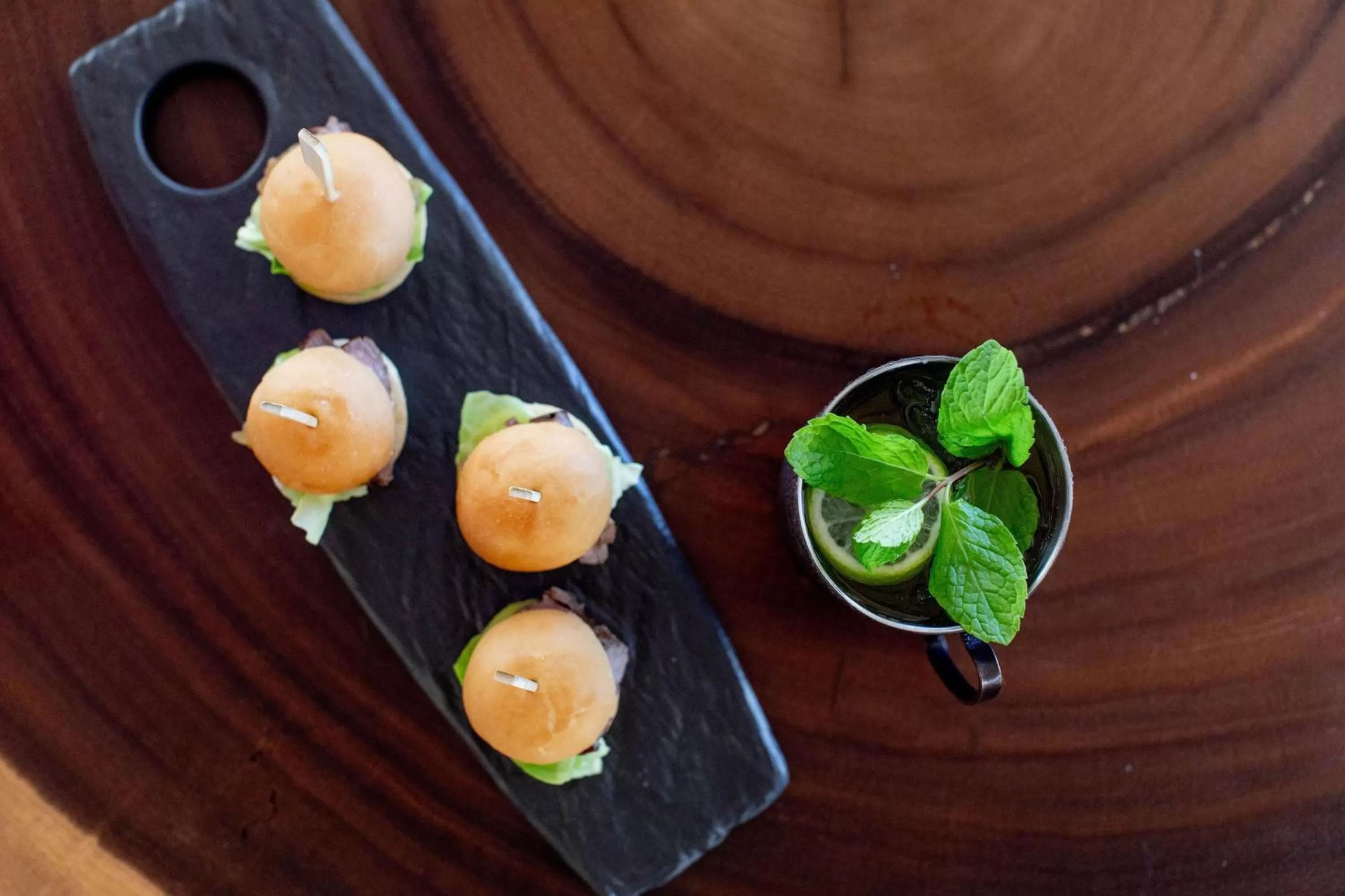 Lounge or bar in Sheraton Maui Resort & Spa