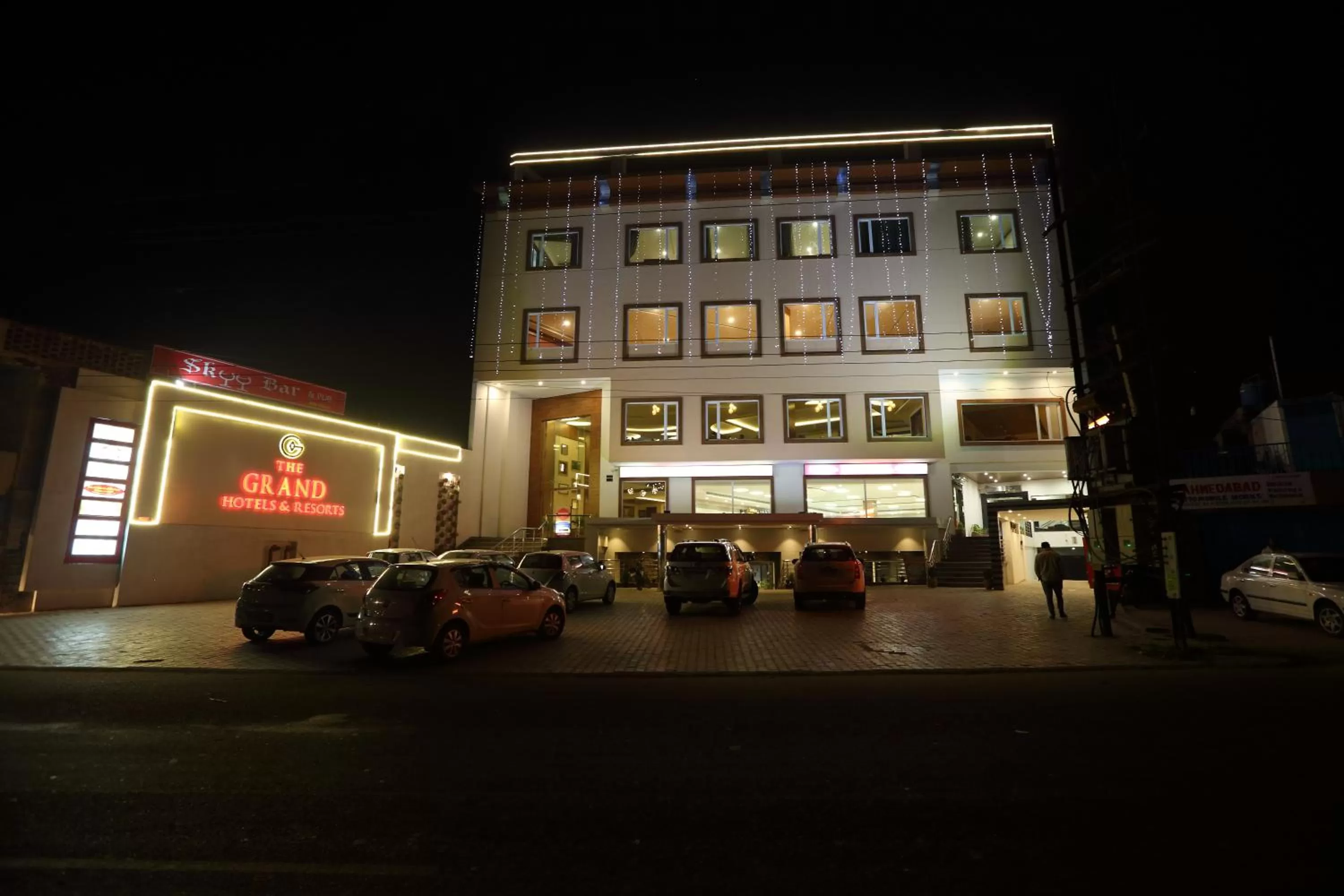 Facade/entrance in Grand Hotel Nawanshahr