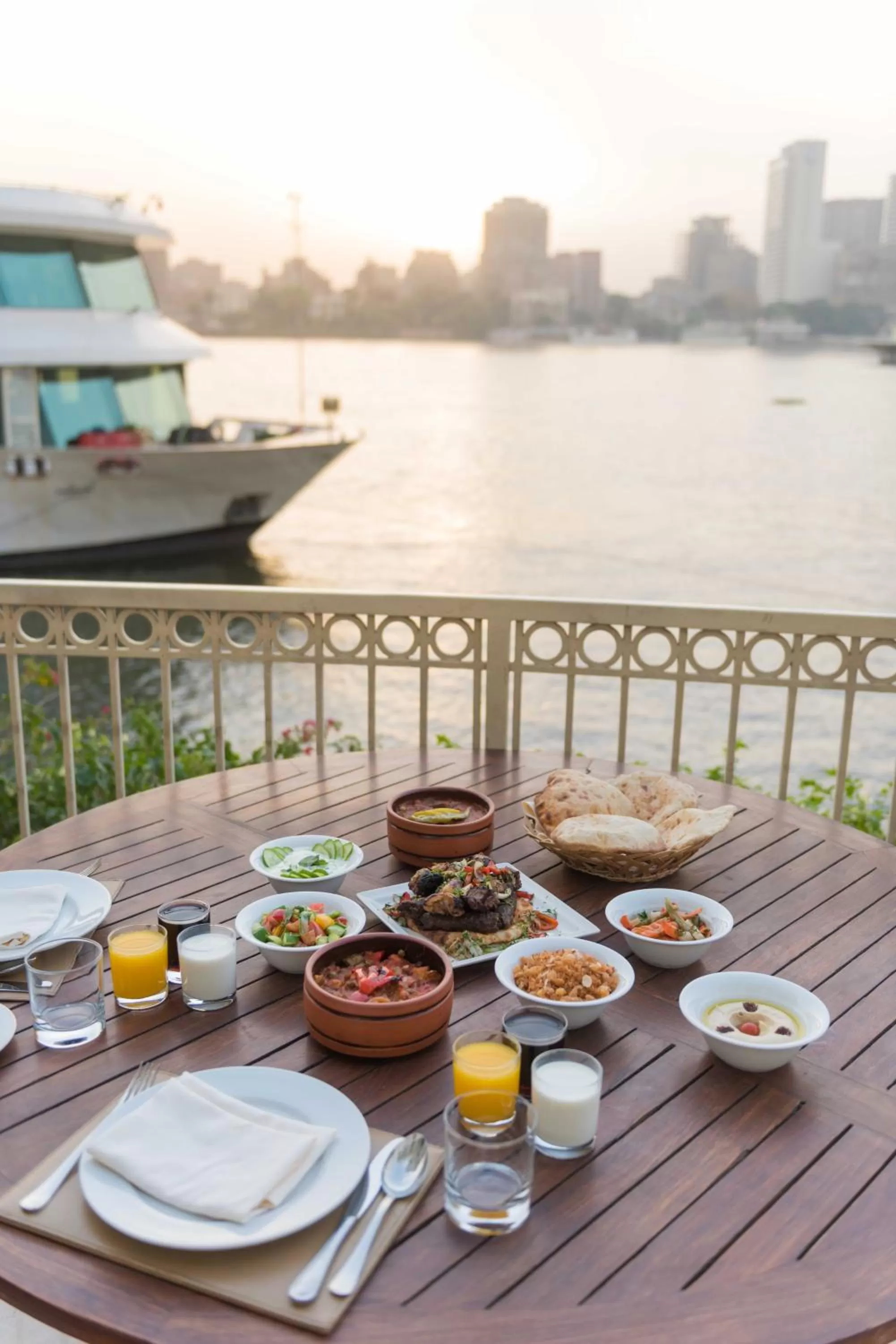 Restaurant/places to eat in Hilton Cairo Grand Nile