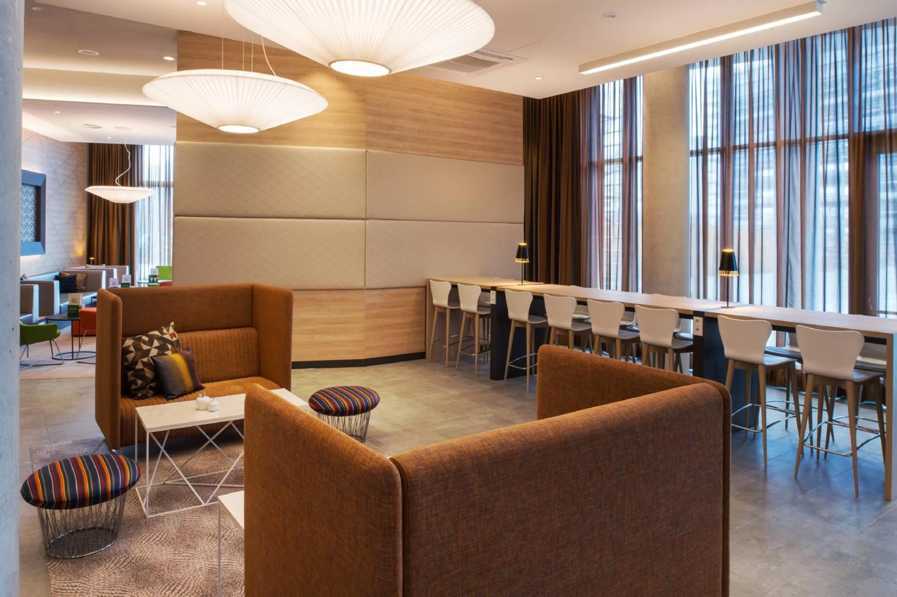 Lounge or bar in Holiday Inn Frankfurt Airport by IHG